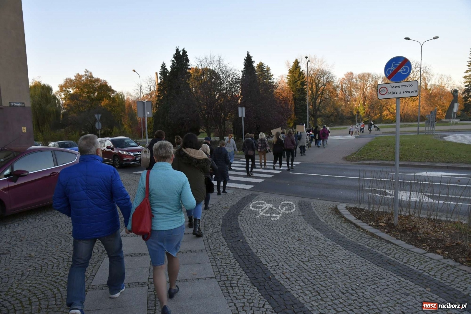 Zdjęcie w galerii na portalu naszraciborz.pl: Ani jednej więcej! Marsz dla Izy. Racibórz dołączył do protestu [LIVE, FOTO, WIDEO] wiadomości z regionu