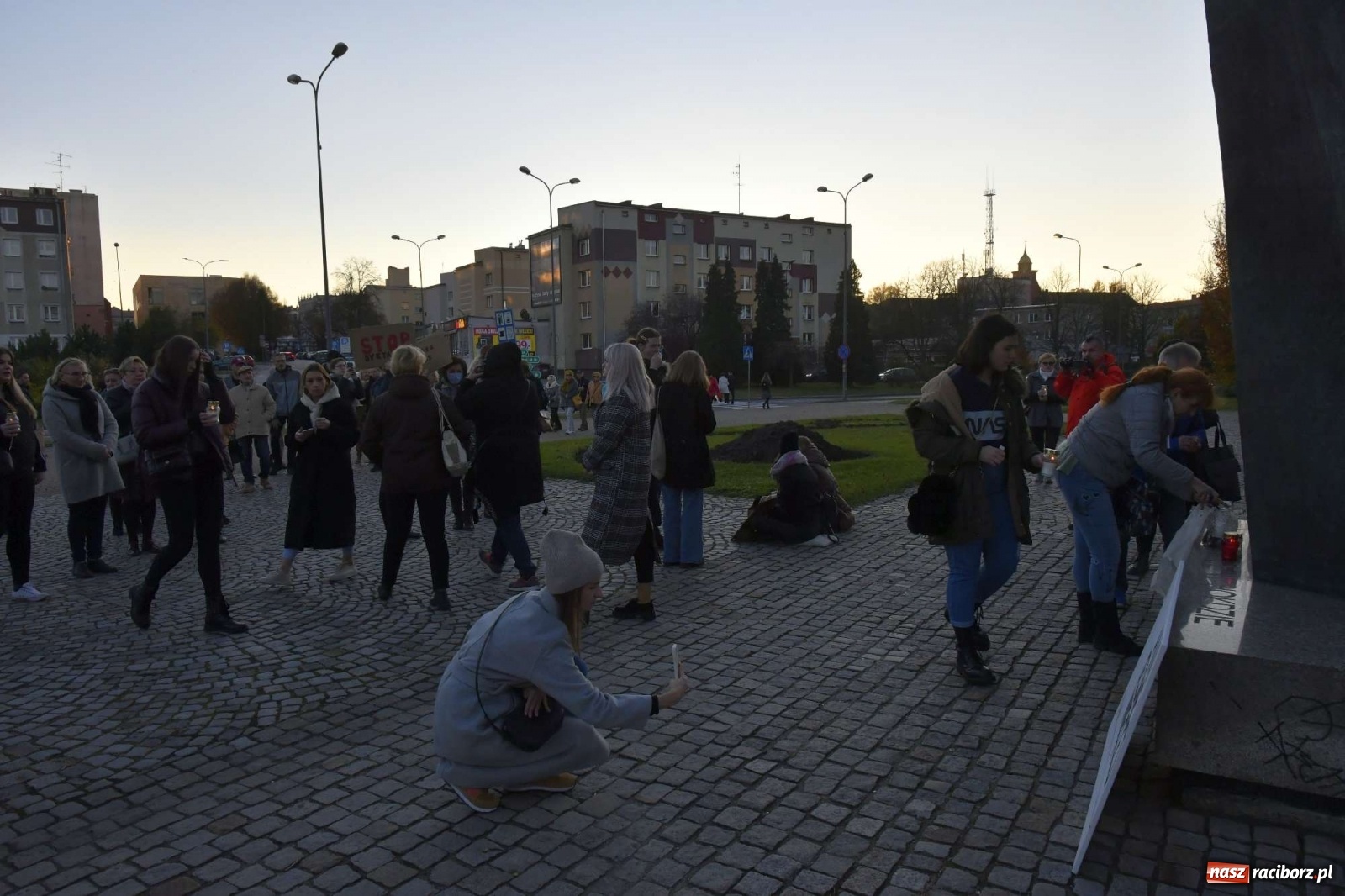 Zdjęcie w galerii na portalu naszraciborz.pl: Ani jednej więcej! Marsz dla Izy. Racibórz dołączył do protestu [LIVE, FOTO, WIDEO] wiadomości z regionu