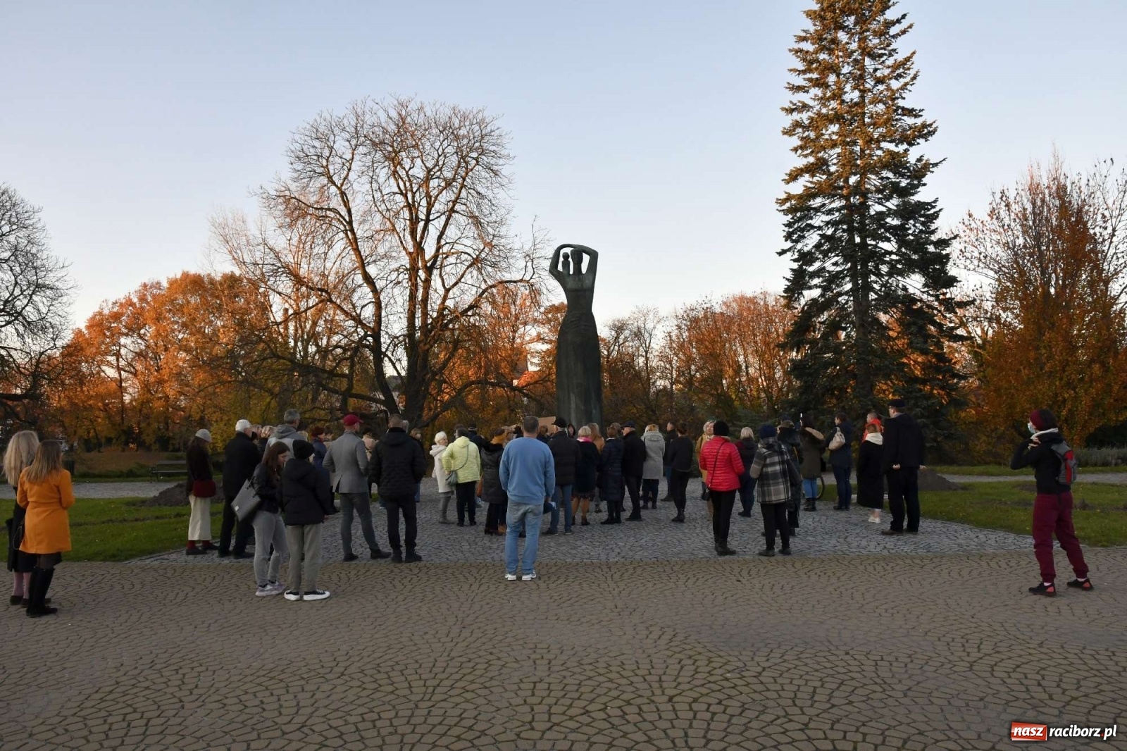 Zdjęcie w galerii na portalu naszraciborz.pl: Ani jednej więcej! Marsz dla Izy. Racibórz dołączył do protestu [LIVE, FOTO, WIDEO] wiadomości z regionu