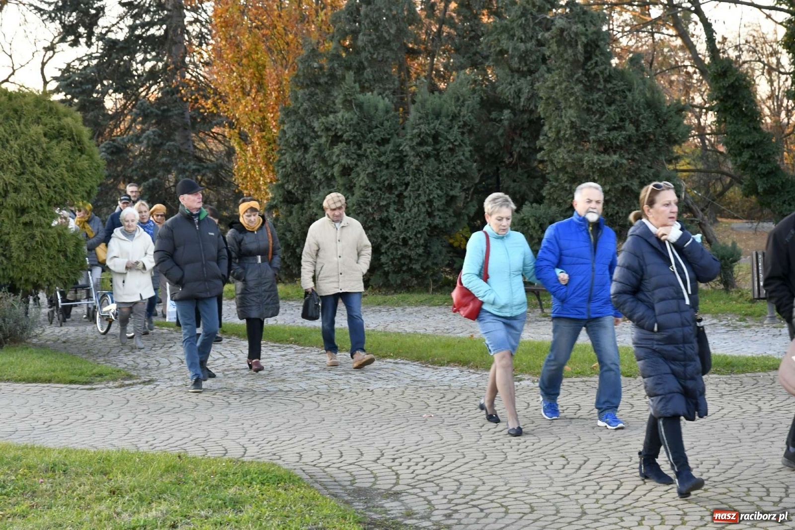 Zdjęcie w galerii na portalu naszraciborz.pl: Ani jednej więcej! Marsz dla Izy. Racibórz dołączył do protestu [LIVE, FOTO, WIDEO] wiadomości z regionu