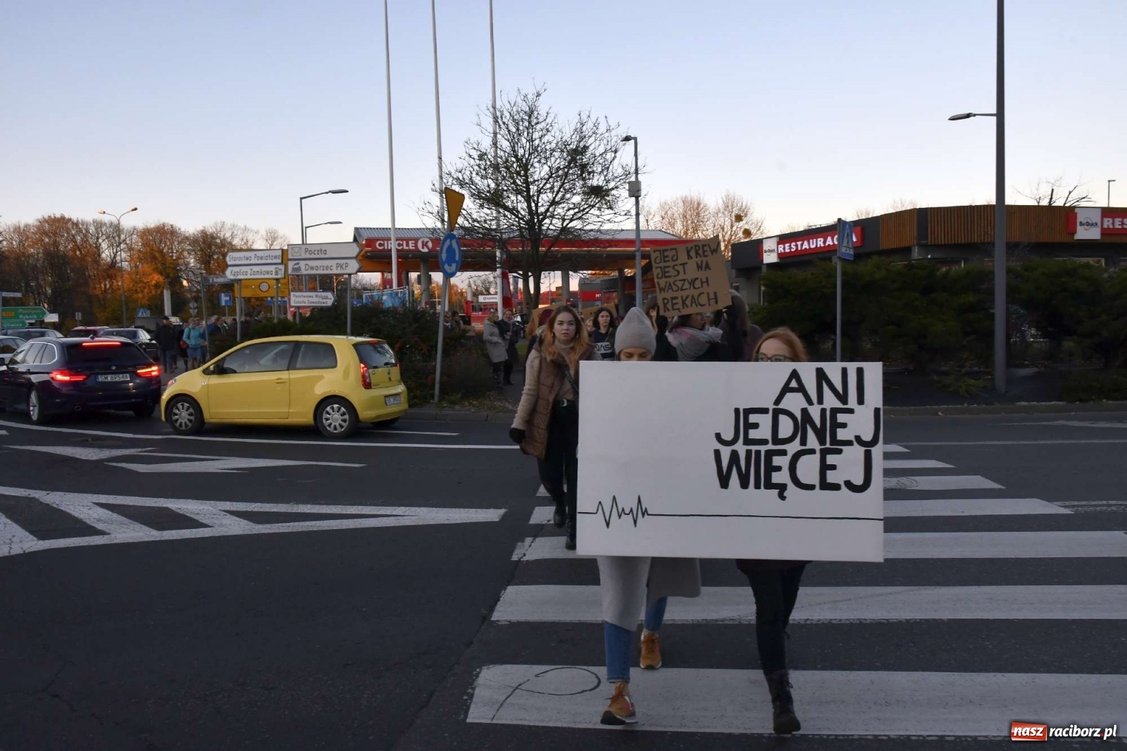 Zdjęcie w galerii na portalu naszraciborz.pl: Ani jednej więcej! Marsz dla Izy. Racibórz dołączył do protestu [LIVE, FOTO, WIDEO] wiadomości z regionu
