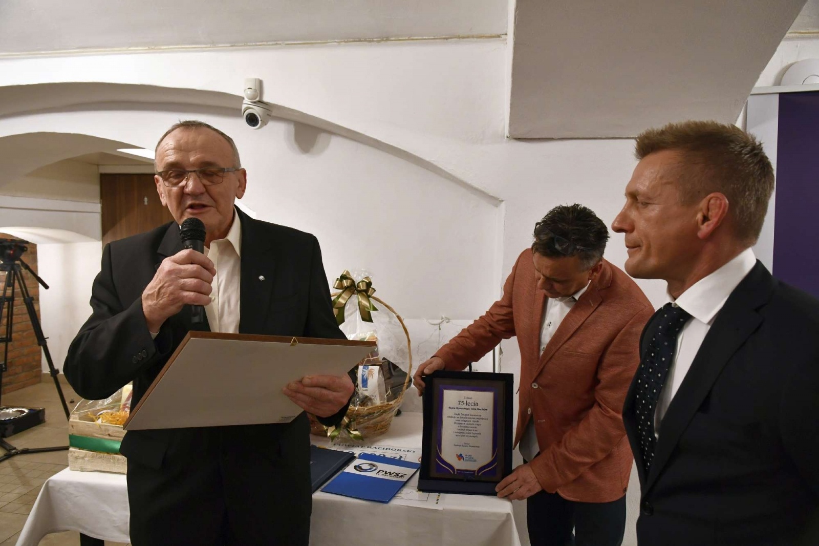 Zdjęcie w galerii na portalu naszraciborz.pl: Trzy pokolenia zapaśników, trenerów i działaczy świętowały 75-lecie Unii Racibórz wiadomości z regionu