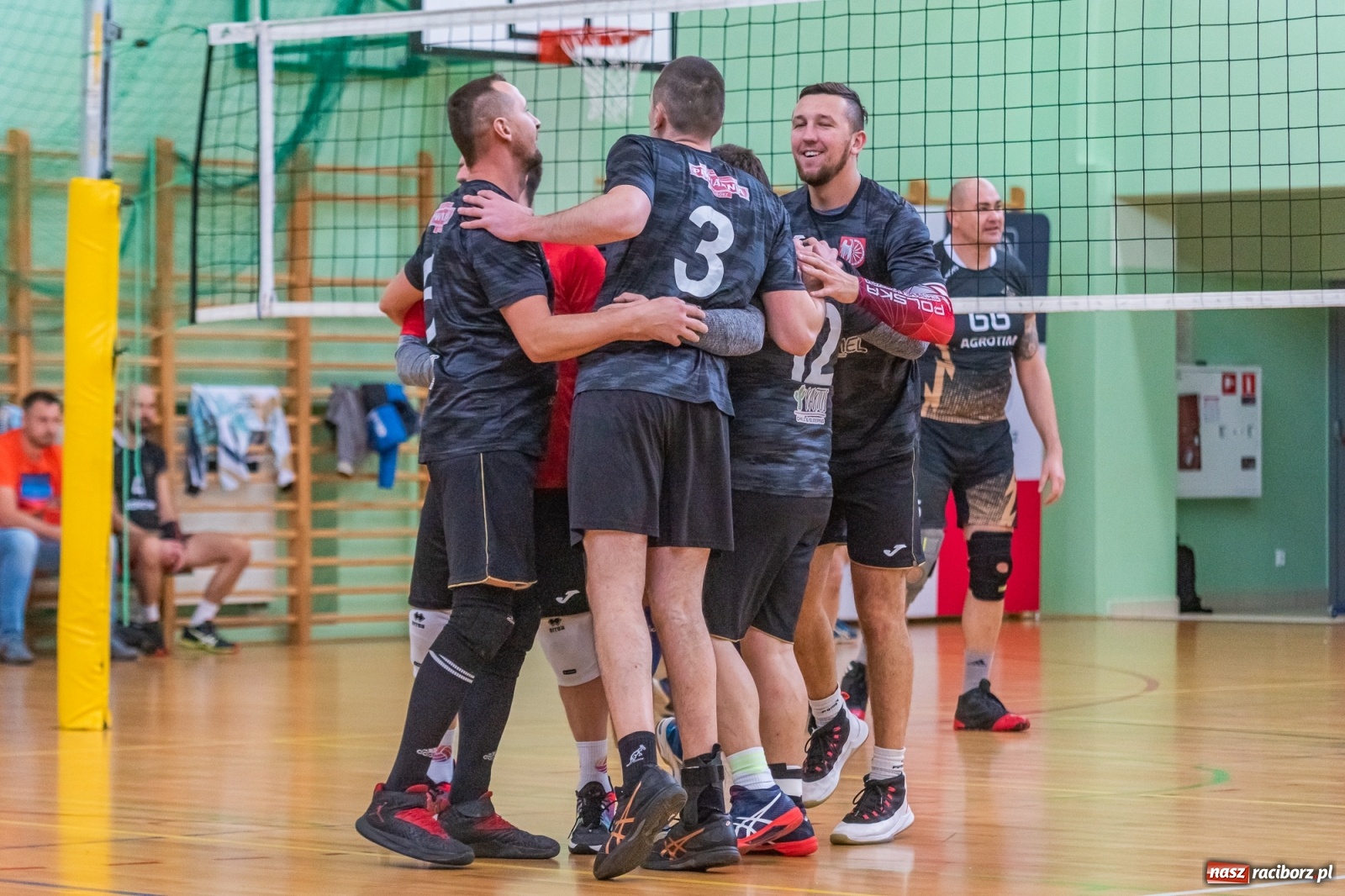 Zdjęcie w galerii na portalu naszraciborz.pl: RLPS. Faworyci z wygranymi [FOTO i WIDEO] wiadomości z regionu