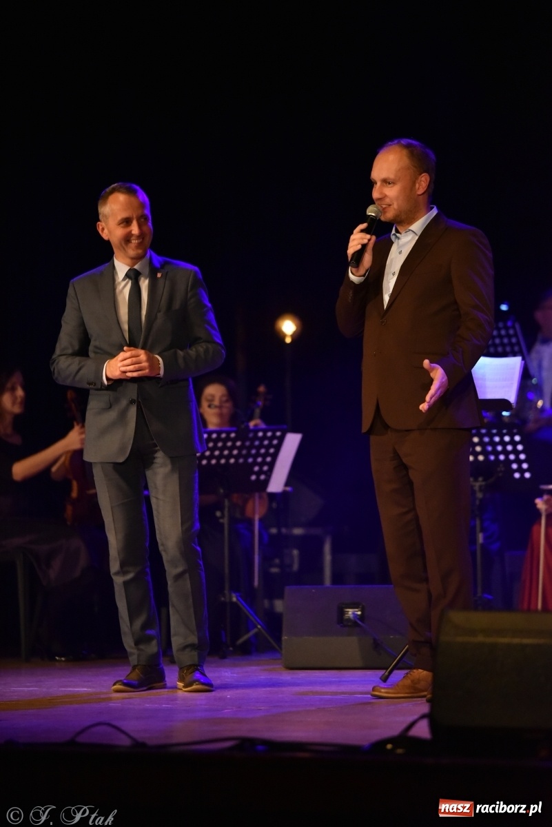 Zdjęcie w galerii na portalu naszraciborz.pl: Marcin Wyrostek TRIO & Raciborska Orkiestra Plania wiadomości z regionu