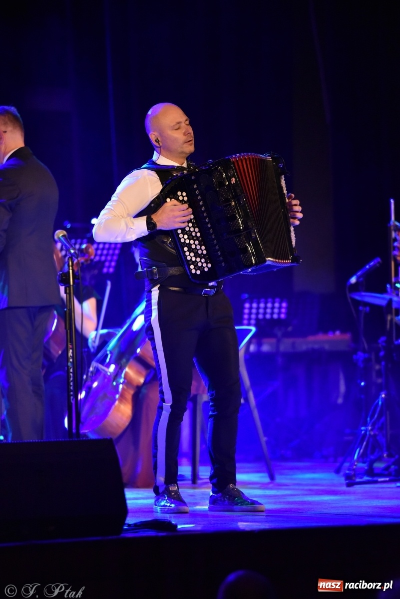 Zdjęcie w galerii na portalu naszraciborz.pl: Marcin Wyrostek TRIO & Raciborska Orkiestra Plania wiadomości z regionu