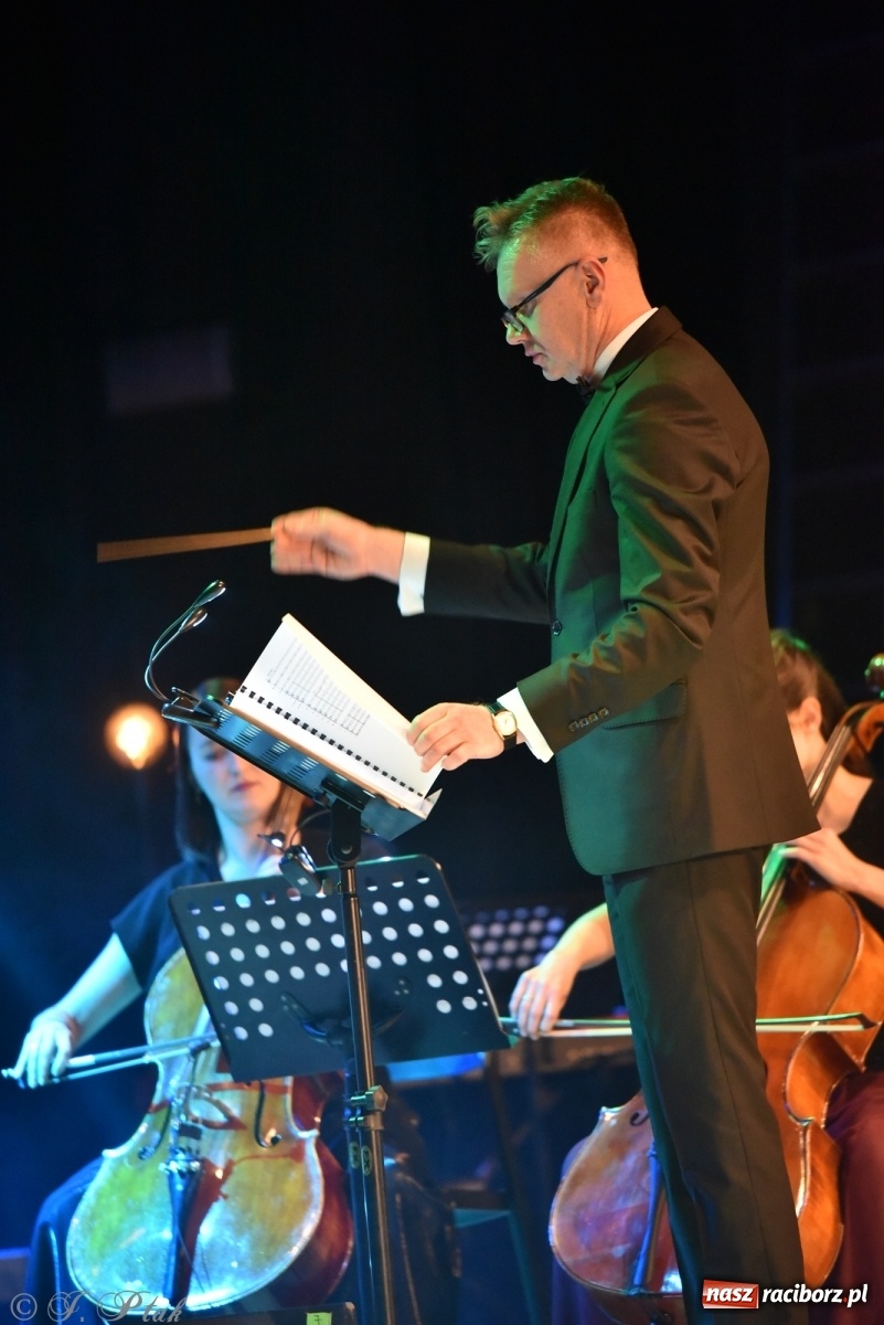 Zdjęcie w galerii na portalu naszraciborz.pl: Marcin Wyrostek TRIO & Raciborska Orkiestra Plania wiadomości z regionu