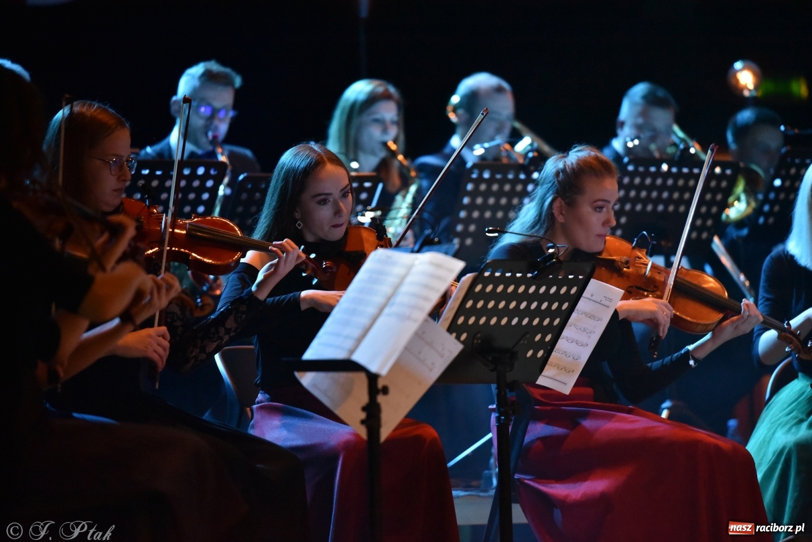 Zdjęcie w galerii na portalu naszraciborz.pl: Marcin Wyrostek TRIO & Raciborska Orkiestra Plania wiadomości z regionu