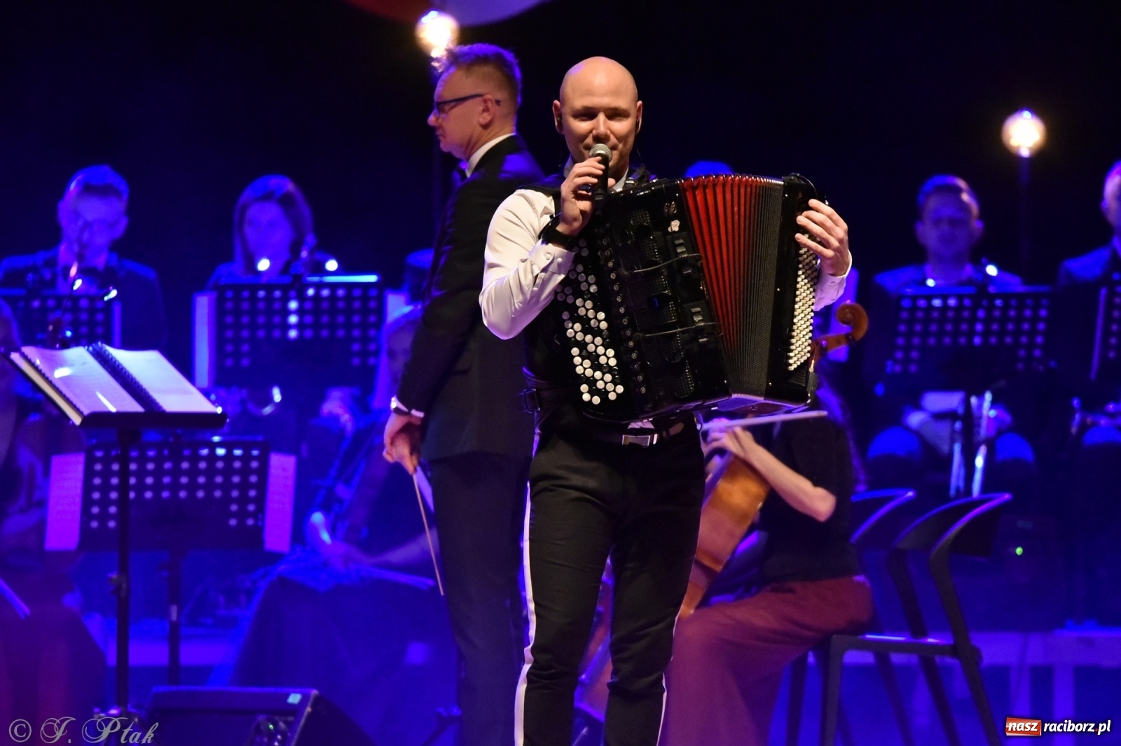 Zdjęcie w galerii na portalu naszraciborz.pl: Marcin Wyrostek TRIO & Raciborska Orkiestra Plania wiadomości z regionu