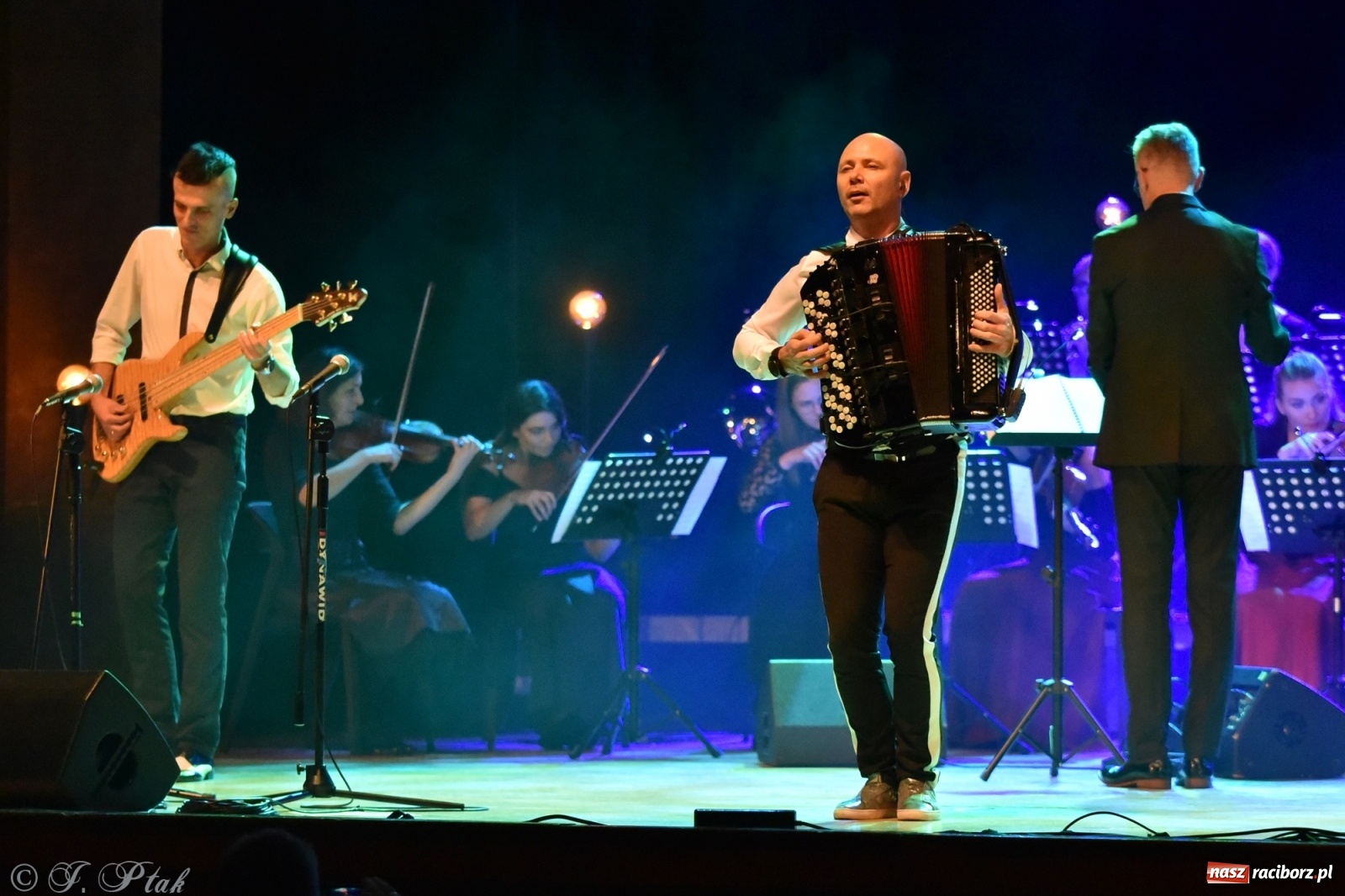 Zdjęcie w galerii na portalu naszraciborz.pl: Marcin Wyrostek TRIO & Raciborska Orkiestra Plania wiadomości z regionu