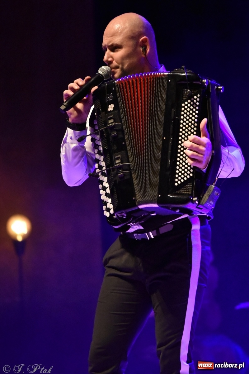 Zdjęcie w galerii na portalu naszraciborz.pl: Marcin Wyrostek TRIO & Raciborska Orkiestra Plania wiadomości z regionu