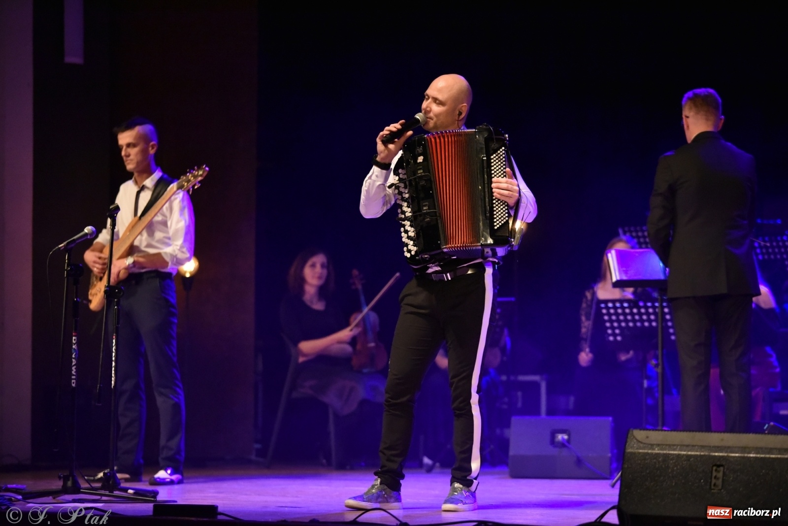 Zdjęcie w galerii na portalu naszraciborz.pl: Marcin Wyrostek TRIO & Raciborska Orkiestra Plania wiadomości z regionu