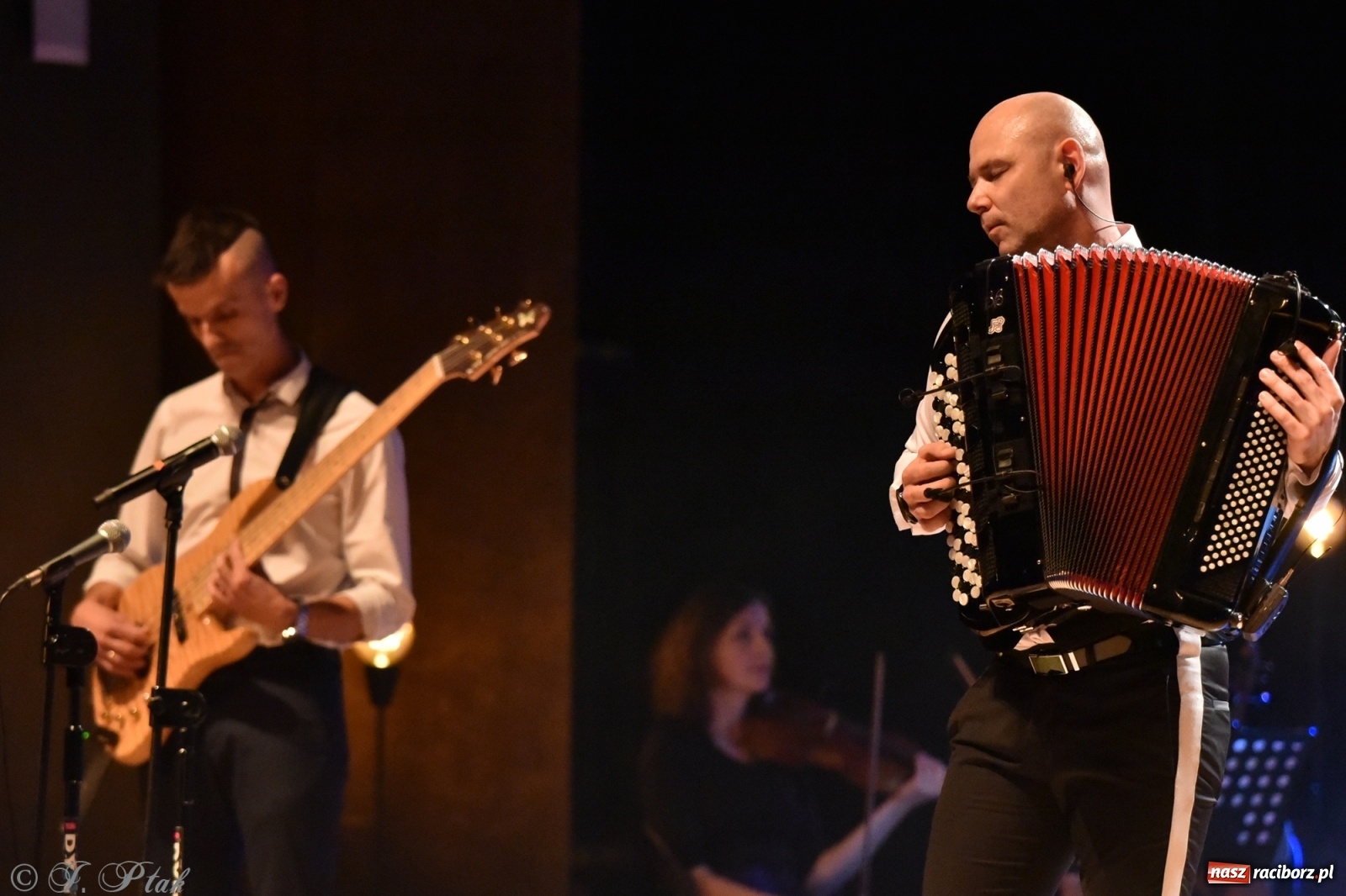 Zdjęcie w galerii na portalu naszraciborz.pl: Marcin Wyrostek TRIO & Raciborska Orkiestra Plania wiadomości z regionu