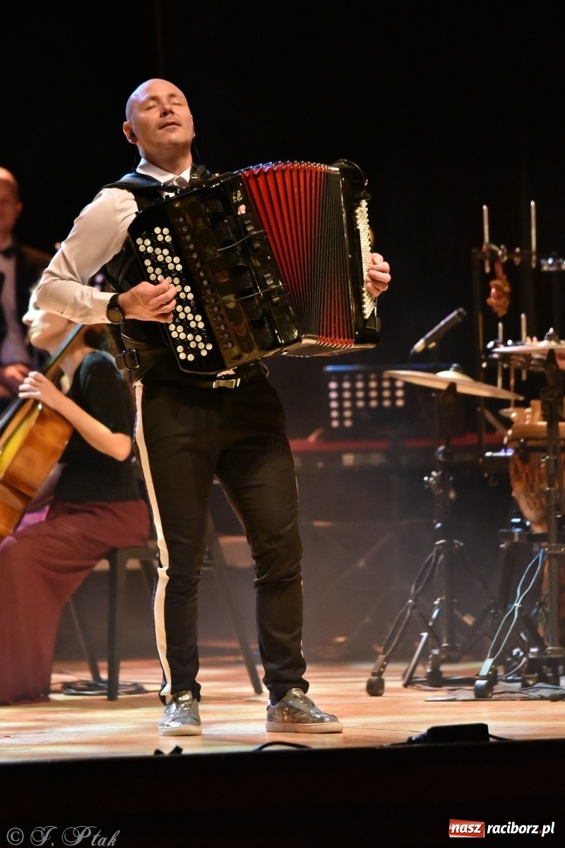 Zdjęcie w galerii na portalu naszraciborz.pl: Marcin Wyrostek TRIO & Raciborska Orkiestra Plania wiadomości z regionu