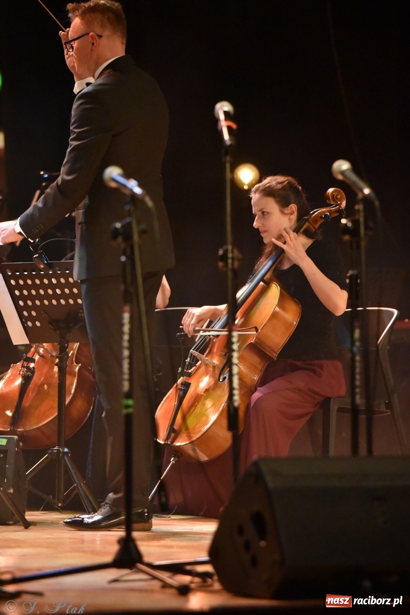 Zdjęcie w galerii na portalu naszraciborz.pl: Marcin Wyrostek TRIO & Raciborska Orkiestra Plania wiadomości z regionu