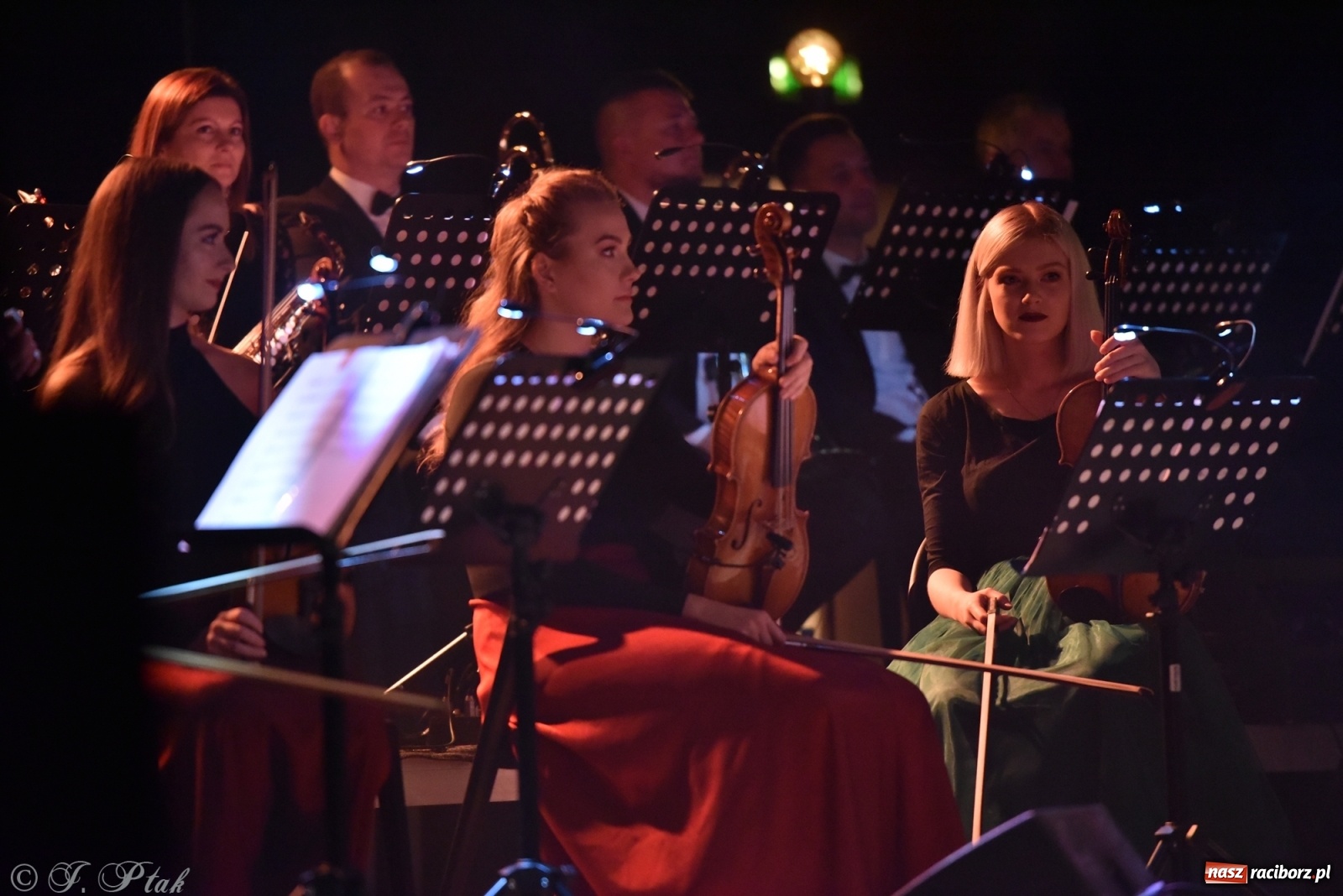 Zdjęcie w galerii na portalu naszraciborz.pl: Marcin Wyrostek TRIO & Raciborska Orkiestra Plania wiadomości z regionu