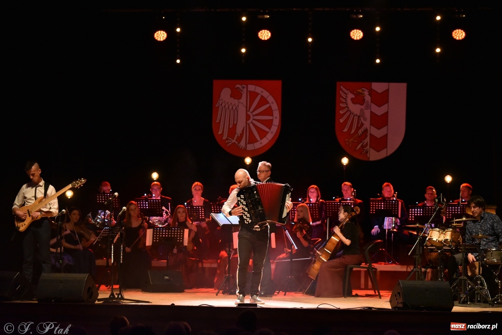 Zdjęcie w galerii na portalu naszraciborz.pl: Marcin Wyrostek TRIO & Raciborska Orkiestra Plania wiadomości z regionu