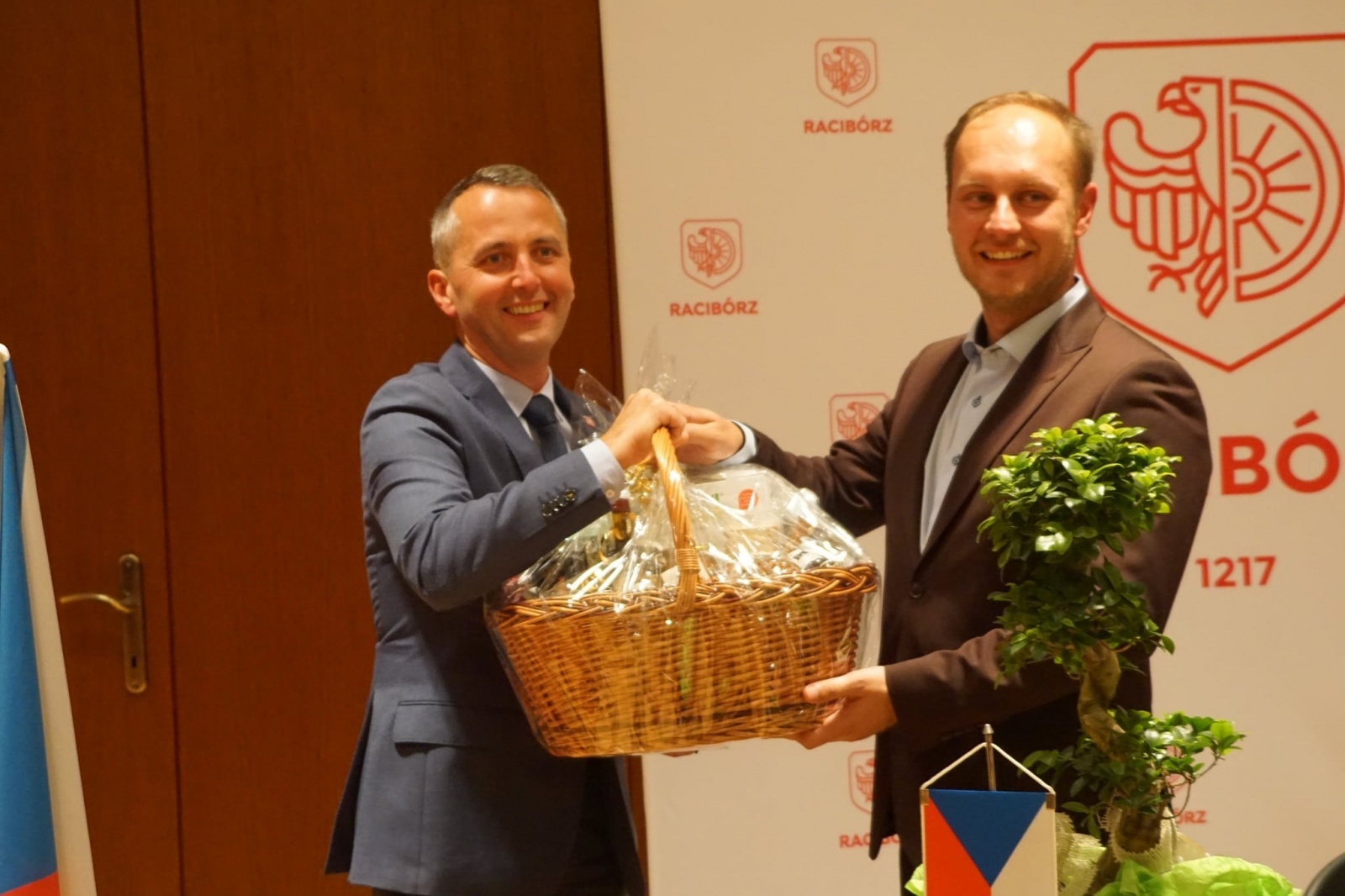 Zdjęcie w galerii na portalu naszraciborz.pl: Trzy dekady współpracy Raciborza i Opavy. Piękny jubileusz płytkiego ostatnio partnerstwa wiadomości z regionu