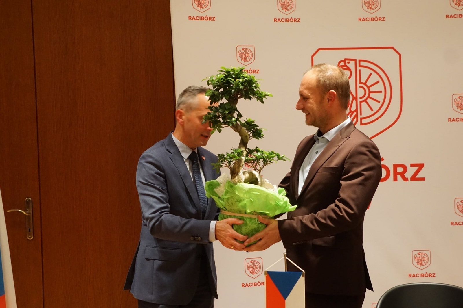 Zdjęcie w galerii na portalu naszraciborz.pl: Trzy dekady współpracy Raciborza i Opavy. Piękny jubileusz płytkiego ostatnio partnerstwa wiadomości z regionu