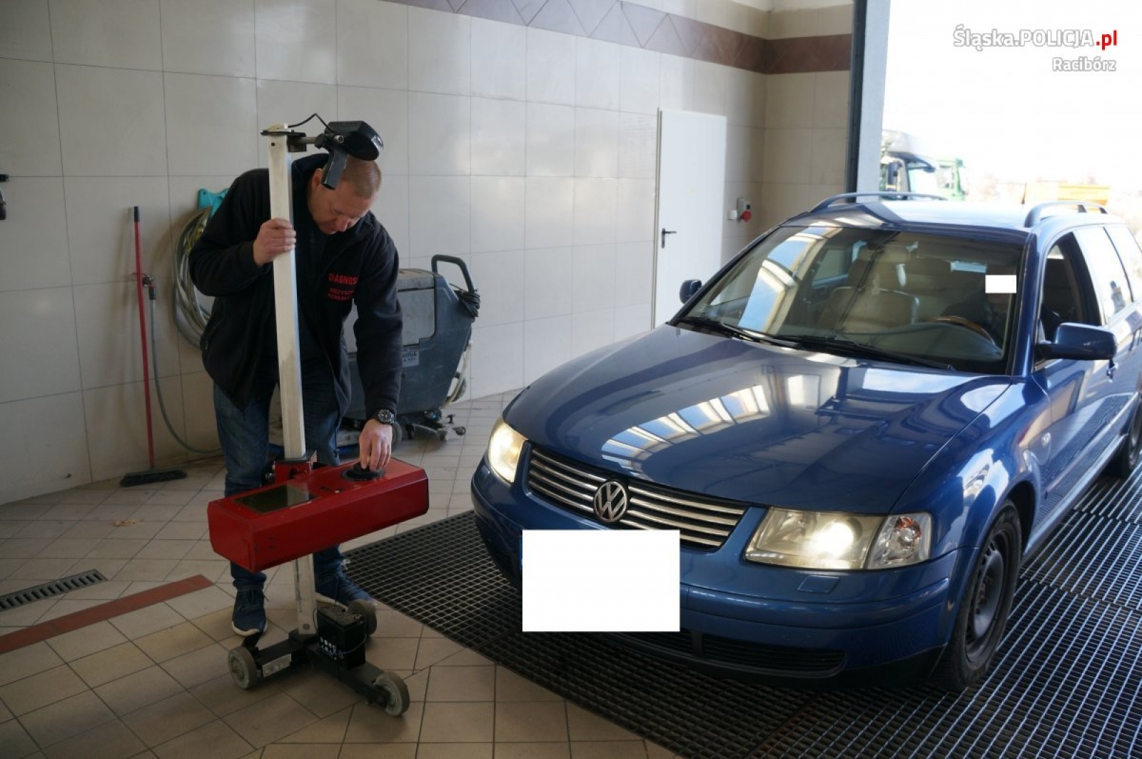 Zdjęcie w galerii na portalu naszraciborz.pl: Raciborscy policjanci kontrolowali ustawienie świateł wiadomości z regionu