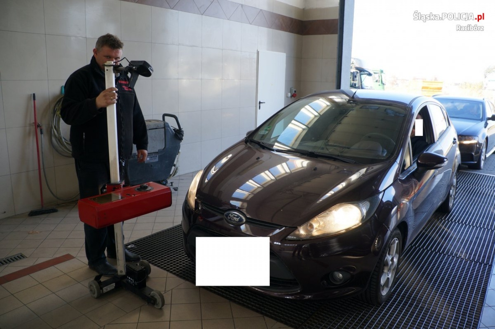 Zdjęcie w galerii na portalu naszraciborz.pl: Raciborscy policjanci kontrolowali ustawienie świateł wiadomości z regionu