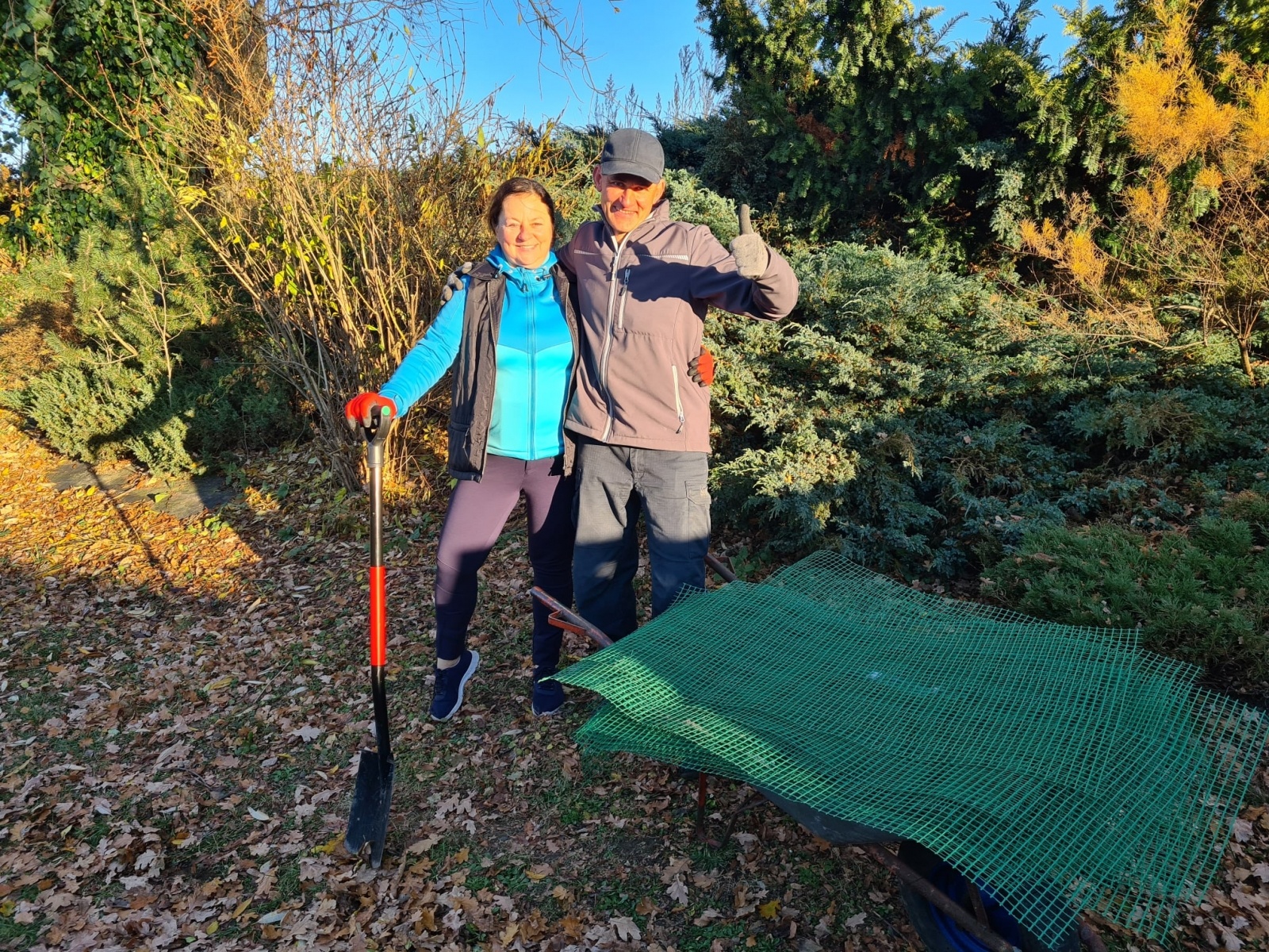 Zdjęcie w galerii na portalu naszraciborz.pl: Strażacy z Samborowic posadzili sto drzew na stulecie jednostki wiadomości z regionu