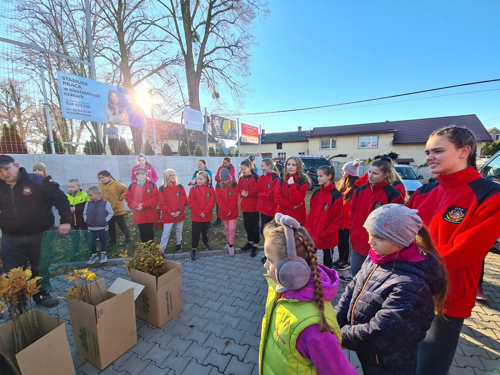 Zdjęcie w galerii na portalu naszraciborz.pl: Strażacy z Samborowic posadzili sto drzew na stulecie jednostki wiadomości z regionu