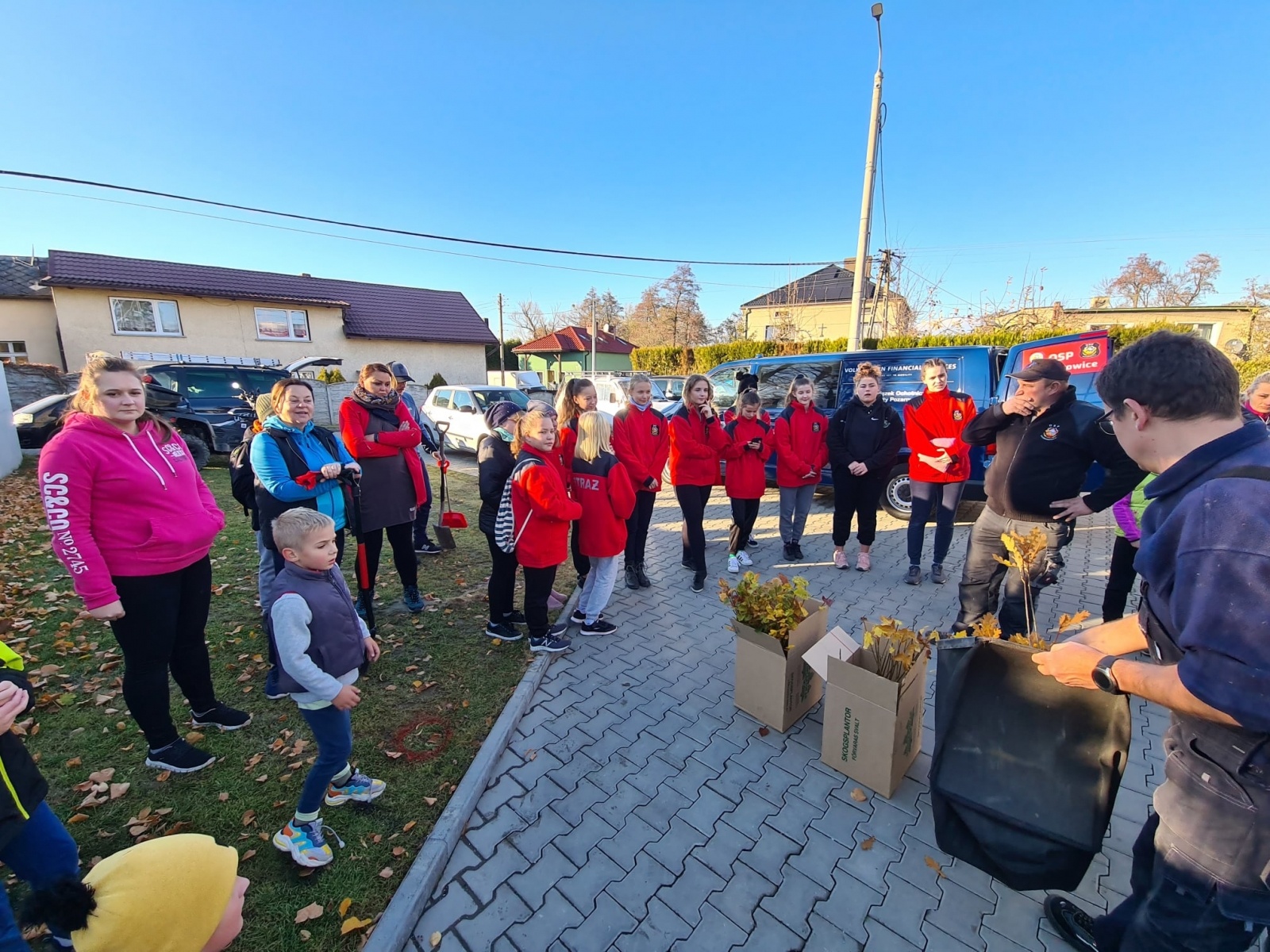 Zdjęcie w galerii na portalu naszraciborz.pl: Strażacy z Samborowic posadzili sto drzew na stulecie jednostki wiadomości z regionu
