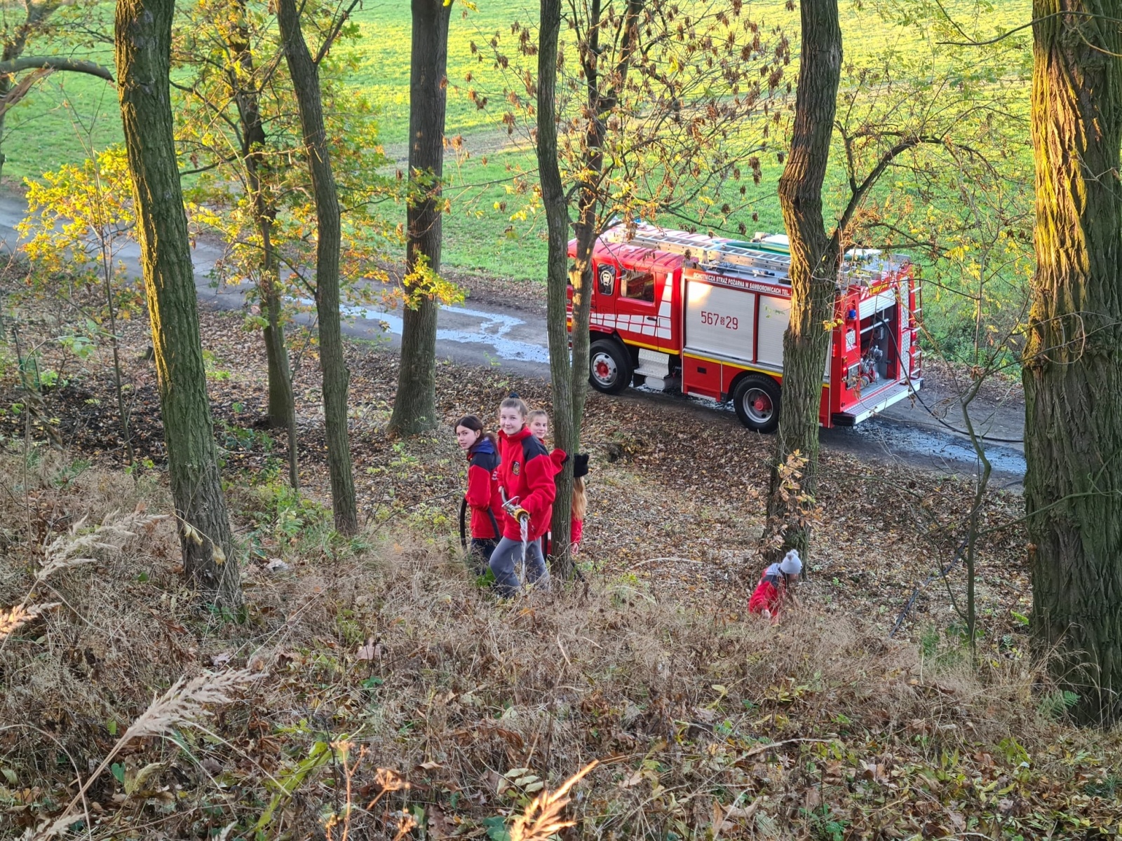 Zdjęcie w galerii na portalu naszraciborz.pl: Strażacy z Samborowic posadzili sto drzew na stulecie jednostki wiadomości z regionu