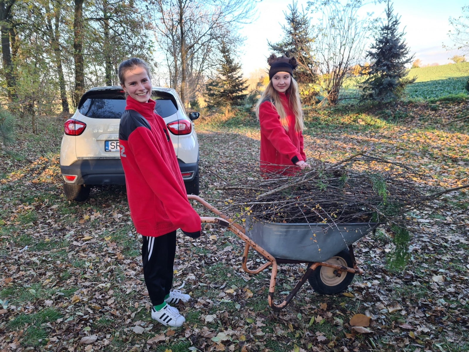 Zdjęcie w galerii na portalu naszraciborz.pl: Strażacy z Samborowic posadzili sto drzew na stulecie jednostki wiadomości z regionu