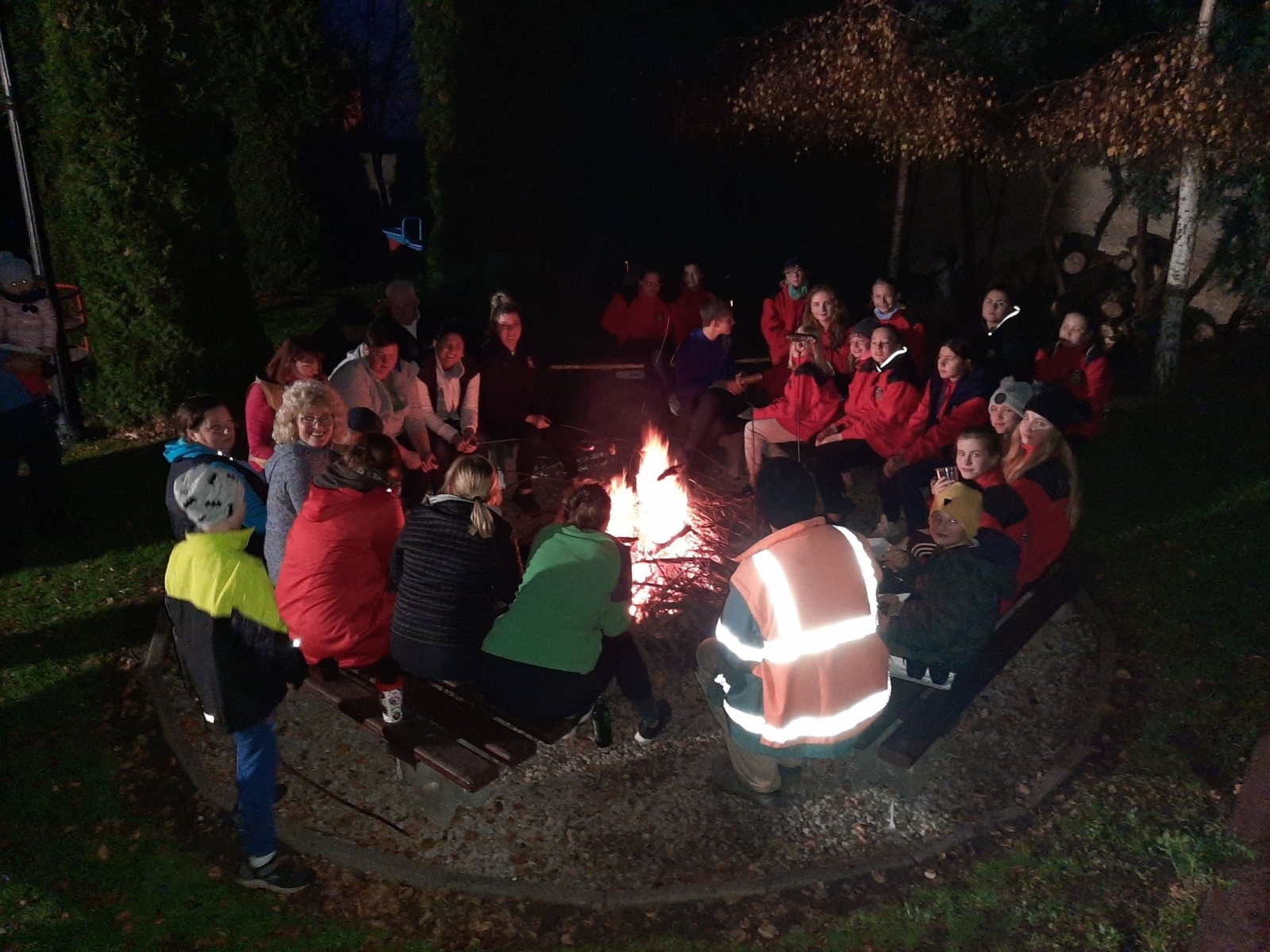 Zdjęcie w galerii na portalu naszraciborz.pl: Strażacy z Samborowic posadzili sto drzew na stulecie jednostki wiadomości z regionu