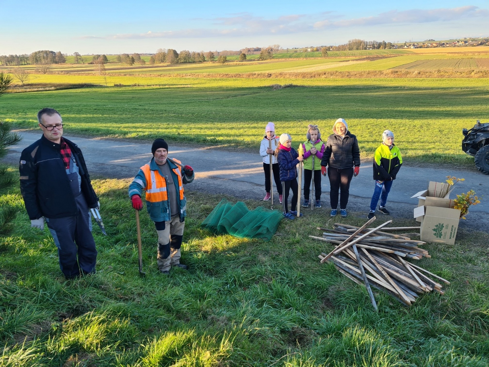 Zdjęcie w galerii na portalu naszraciborz.pl: Strażacy z Samborowic posadzili sto drzew na stulecie jednostki wiadomości z regionu