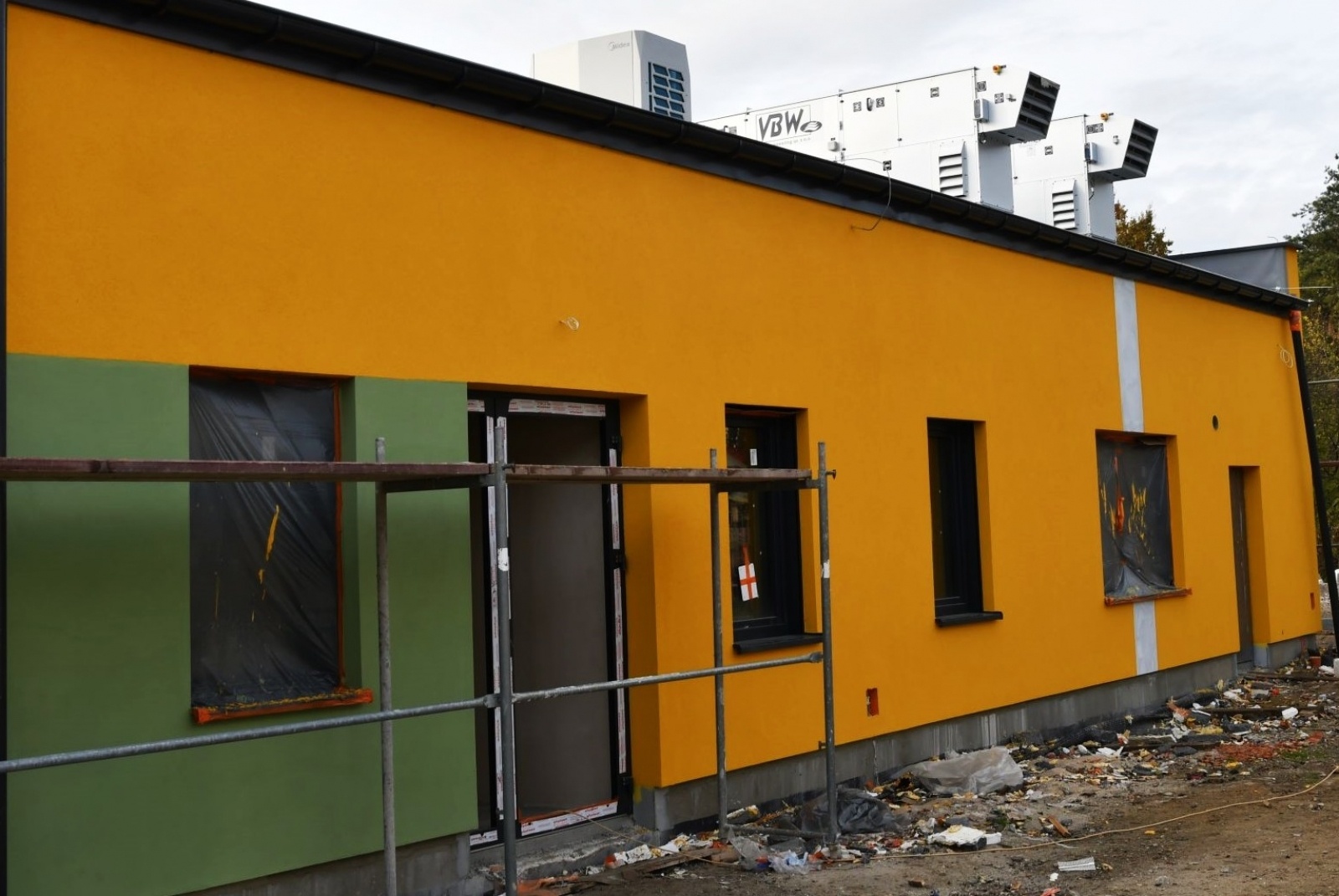 Zdjęcie w galerii na portalu naszraciborz.pl: Żłobek na Bielskiej z kolorowym muralem wiadomości z regionu