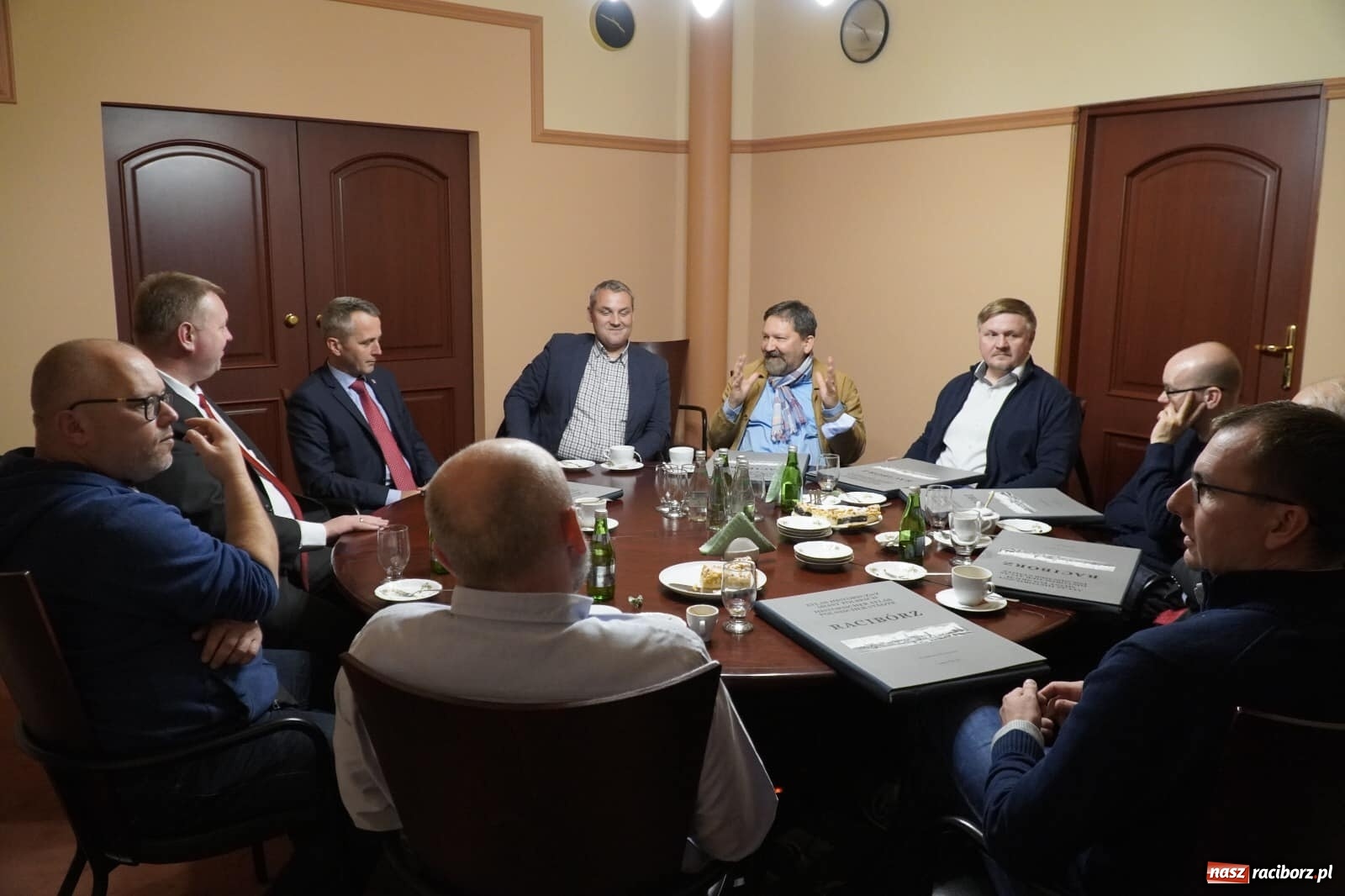 Zdjęcie w galerii na portalu naszraciborz.pl: Czas na cyfrowe archiwum Raciborza. Spotkanie w ratuszu wiadomości z regionu