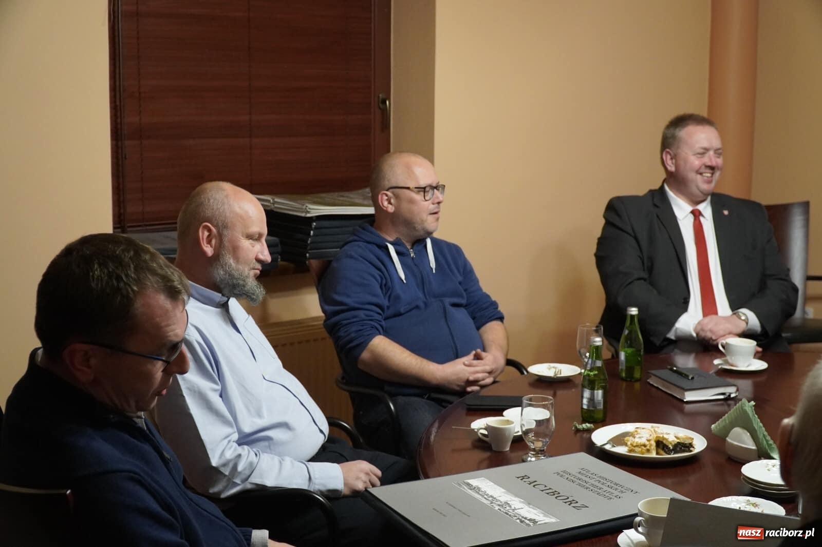 Zdjęcie w galerii na portalu naszraciborz.pl: Czas na cyfrowe archiwum Raciborza. Spotkanie w ratuszu wiadomości z regionu