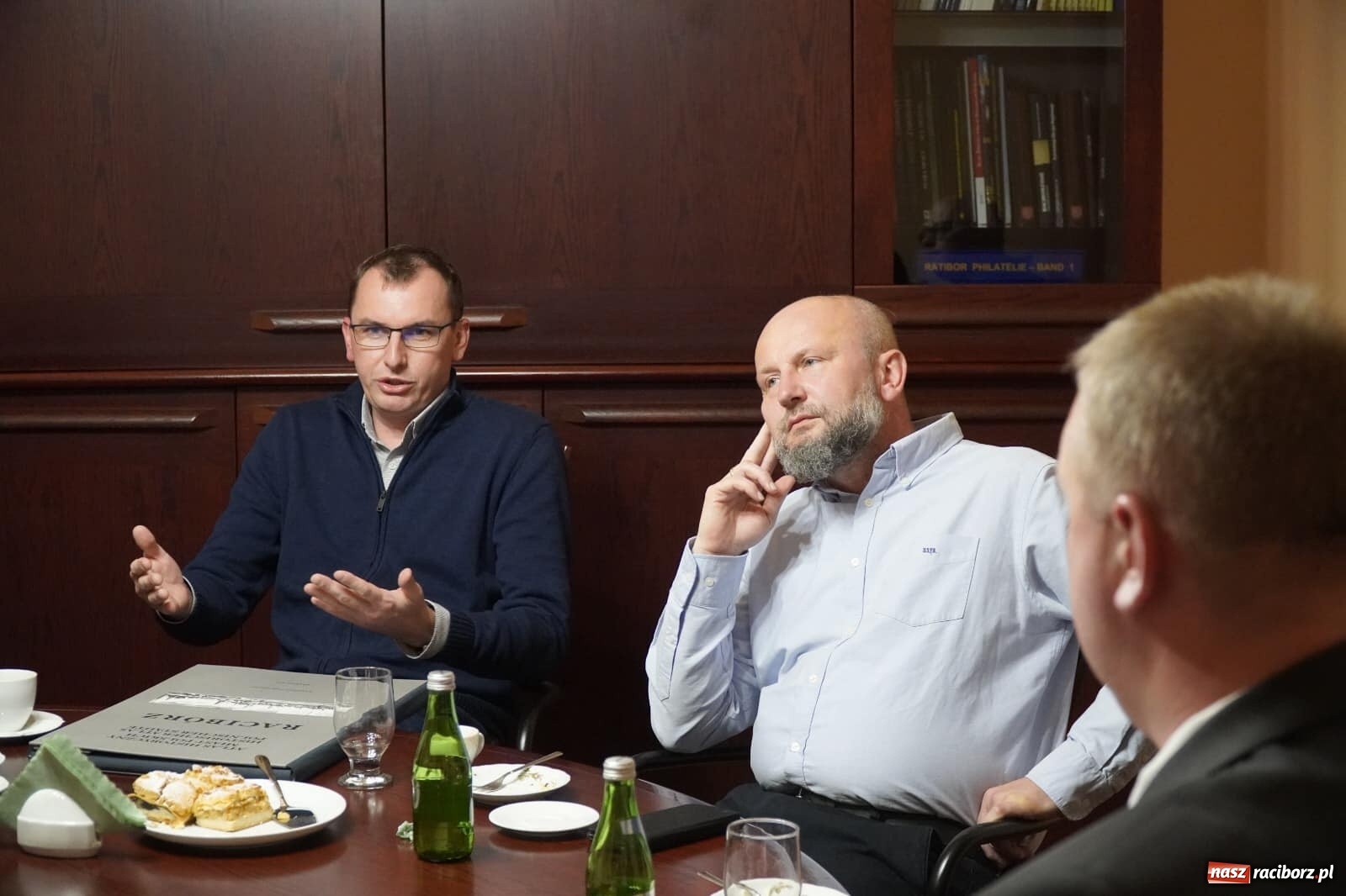 Zdjęcie w galerii na portalu naszraciborz.pl: Czas na cyfrowe archiwum Raciborza. Spotkanie w ratuszu wiadomości z regionu