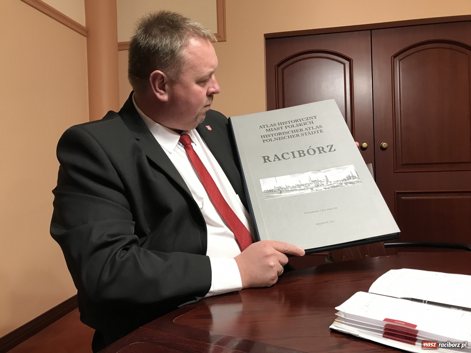 Zdjęcie w galerii na portalu naszraciborz.pl: Czas na cyfrowe archiwum Raciborza. Spotkanie w ratuszu wiadomości z regionu