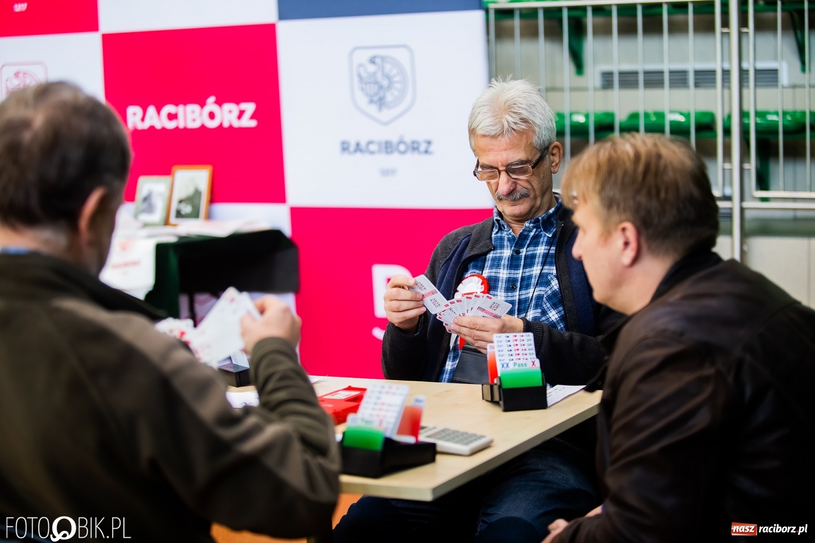 Zdjęcie w galerii na portalu naszraciborz.pl: Turniej Brydża o Podkowę Kasztanki Marszałka w Arenie Rafako wiadomości z regionu