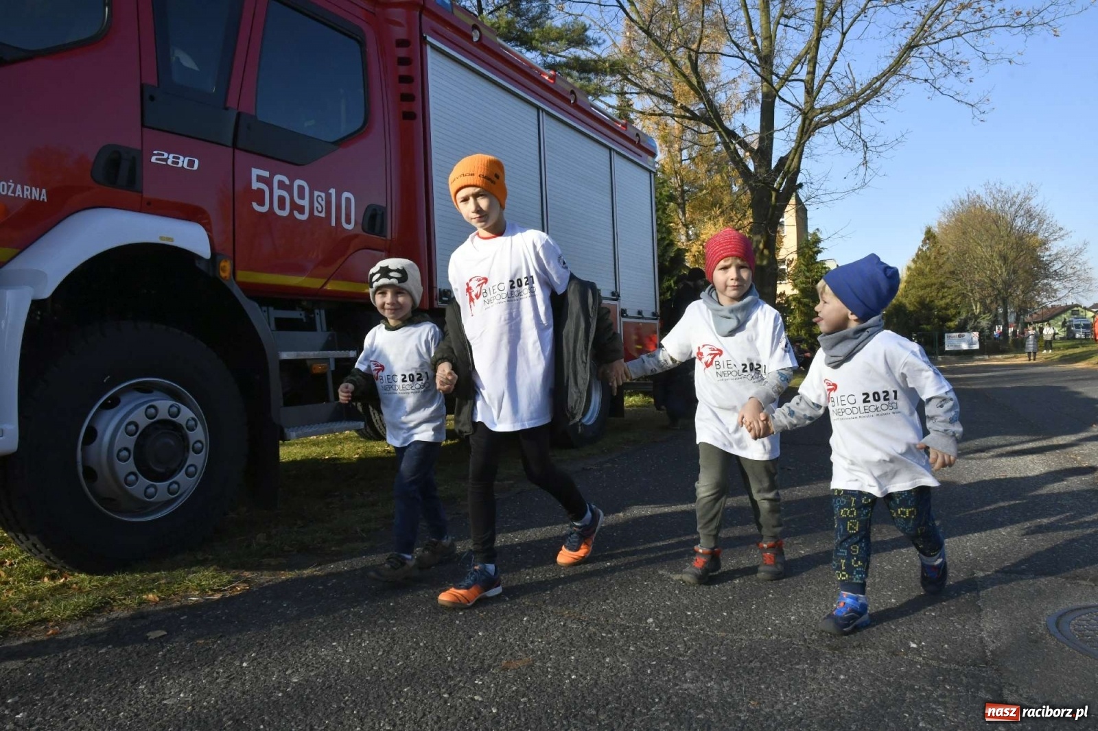 Zdjęcie w galerii na portalu naszraciborz.pl: Bieg Niepodległości w Kuźni Raciborskiej. Rodzinnie i patriotycznie [FOTO i WIDEO] wiadomości z regionu
