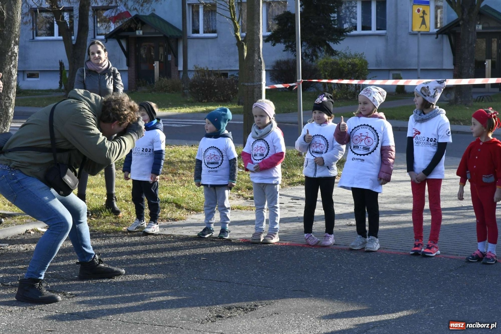 Zdjęcie w galerii na portalu naszraciborz.pl: Bieg Niepodległości w Kuźni Raciborskiej. Rodzinnie i patriotycznie [FOTO i WIDEO] wiadomości z regionu