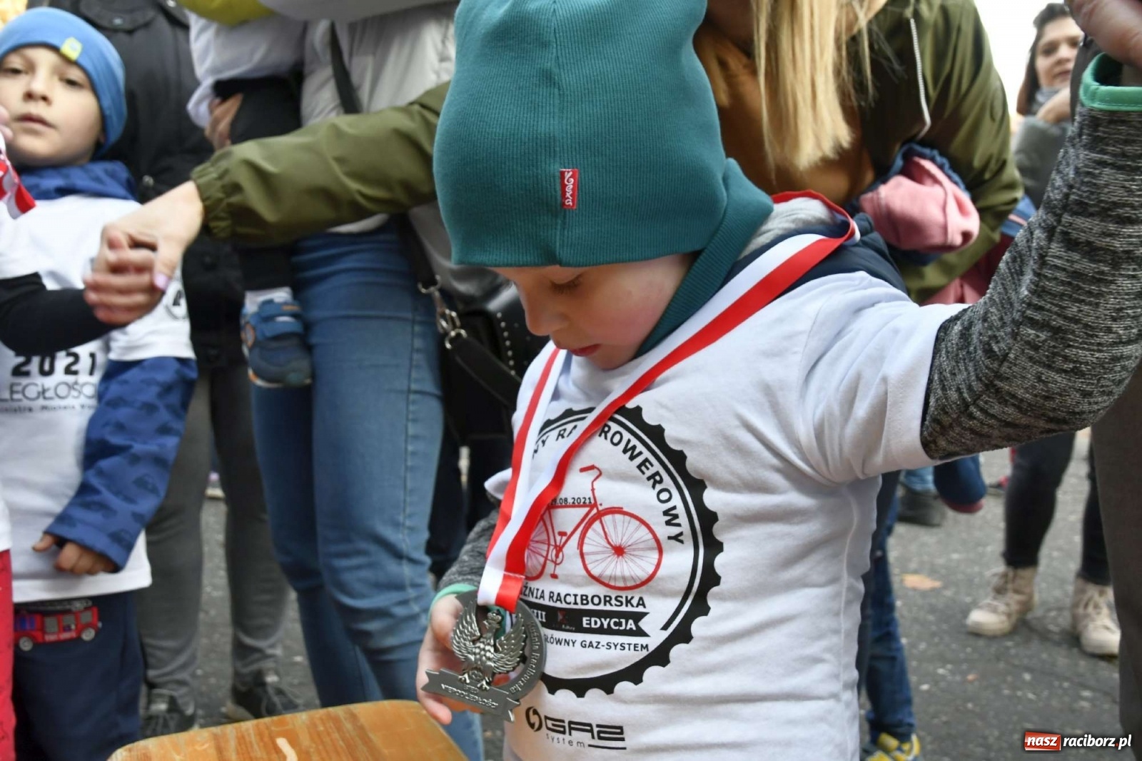 Zdjęcie w galerii na portalu naszraciborz.pl: Bieg Niepodległości w Kuźni Raciborskiej. Rodzinnie i patriotycznie [FOTO i WIDEO] wiadomości z regionu