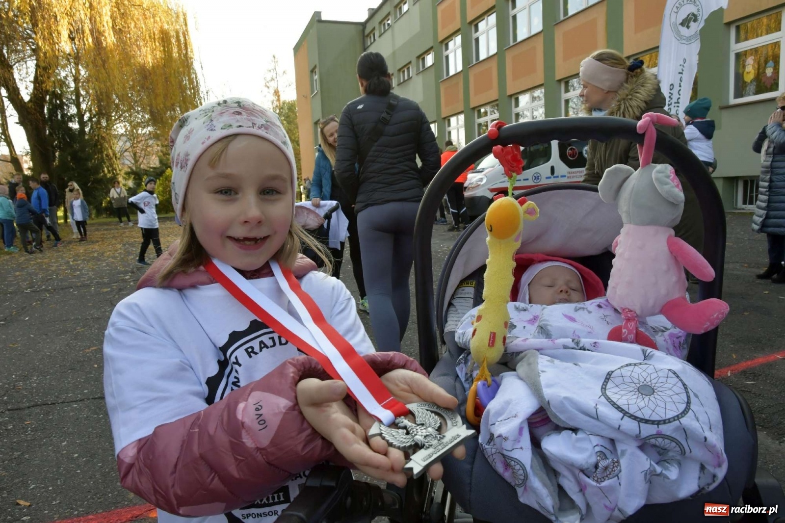 Zdjęcie w galerii na portalu naszraciborz.pl: Bieg Niepodległości w Kuźni Raciborskiej. Rodzinnie i patriotycznie [FOTO i WIDEO] wiadomości z regionu