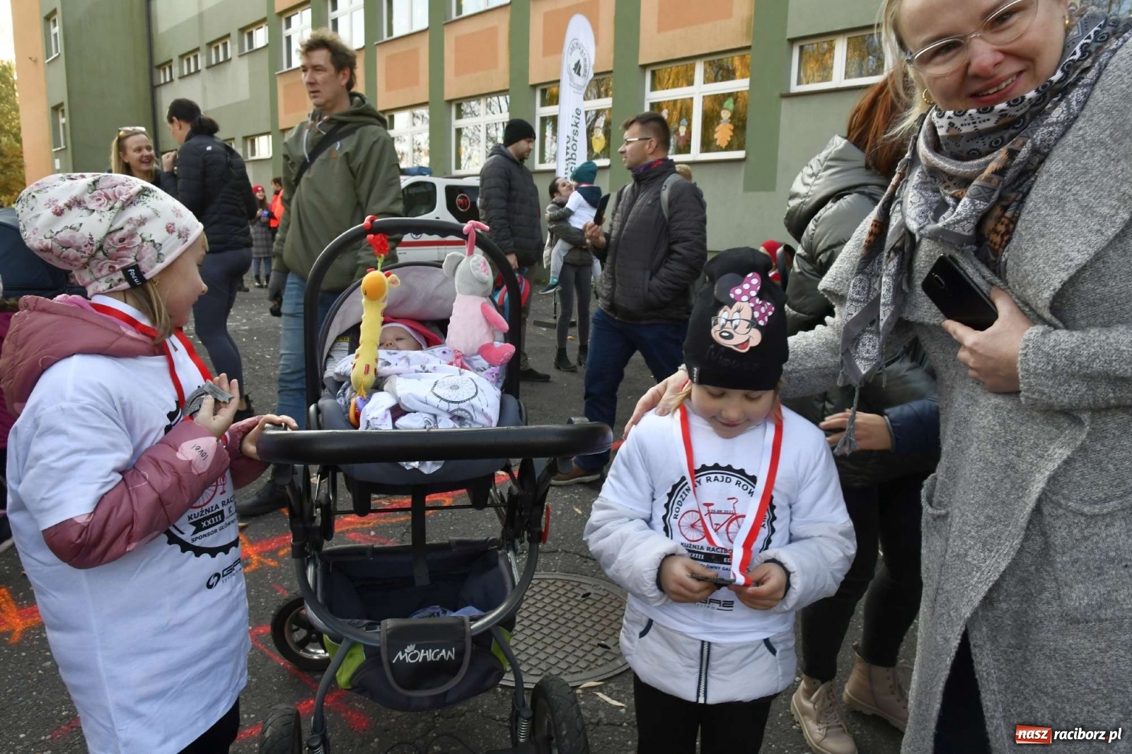 Zdjęcie w galerii na portalu naszraciborz.pl: Bieg Niepodległości w Kuźni Raciborskiej. Rodzinnie i patriotycznie [FOTO i WIDEO] wiadomości z regionu