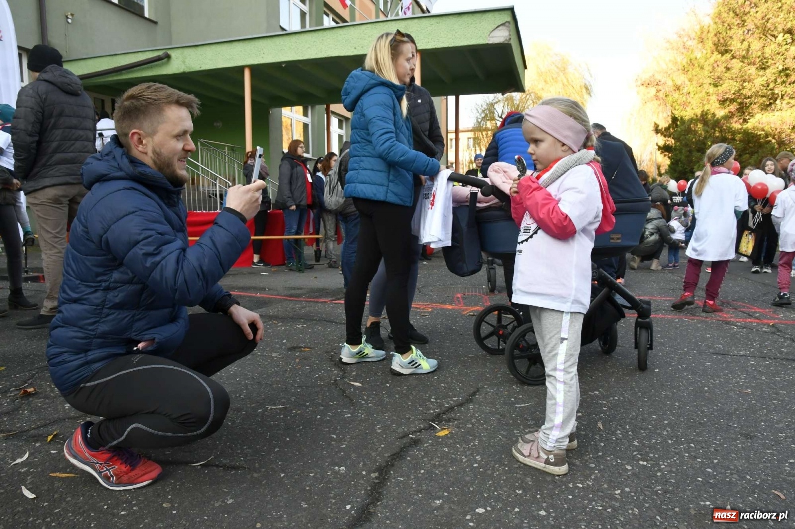 Zdjęcie w galerii na portalu naszraciborz.pl: Bieg Niepodległości w Kuźni Raciborskiej. Rodzinnie i patriotycznie [FOTO i WIDEO] wiadomości z regionu