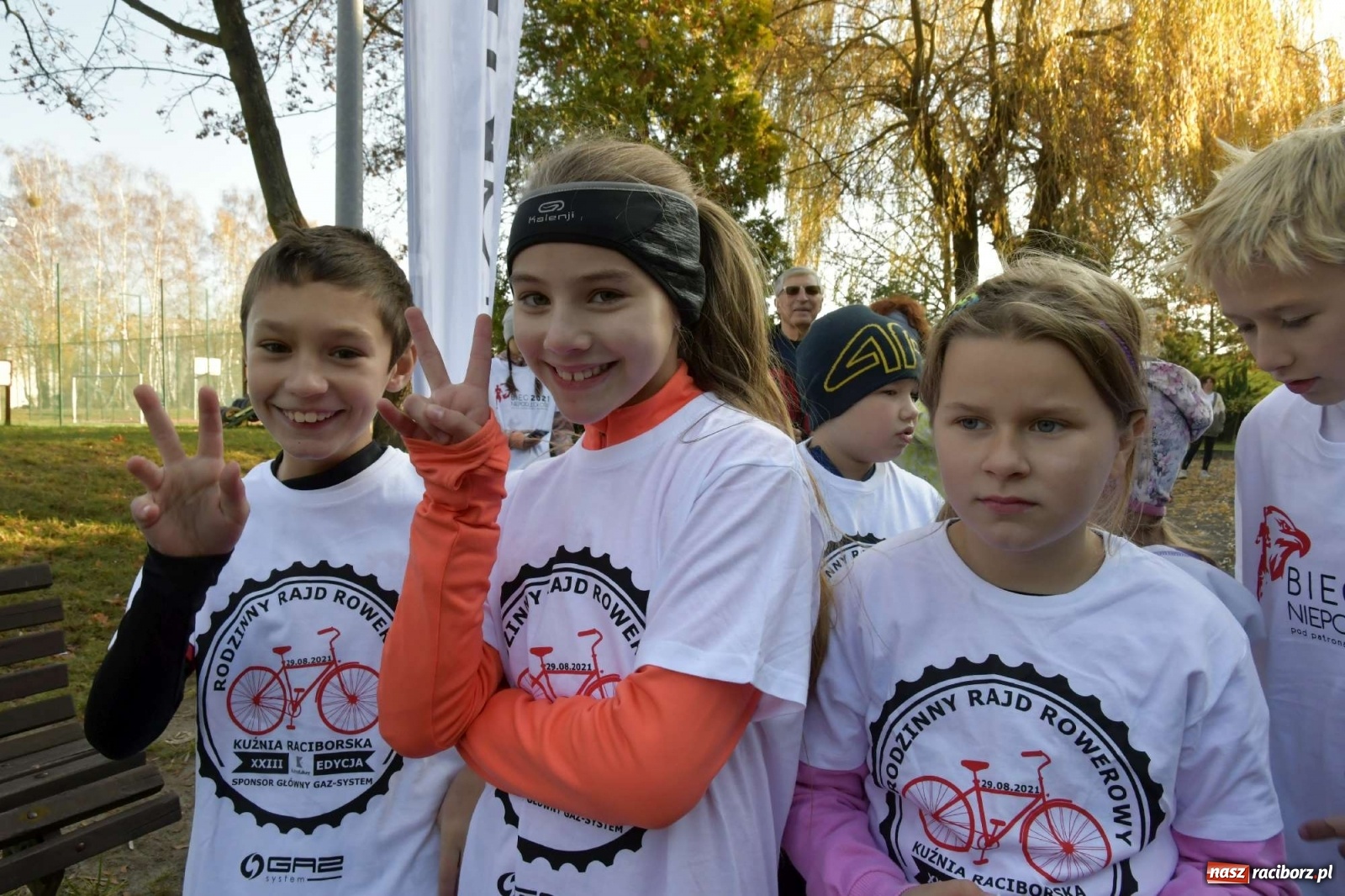 Zdjęcie w galerii na portalu naszraciborz.pl: Bieg Niepodległości w Kuźni Raciborskiej. Rodzinnie i patriotycznie [FOTO i WIDEO] wiadomości z regionu