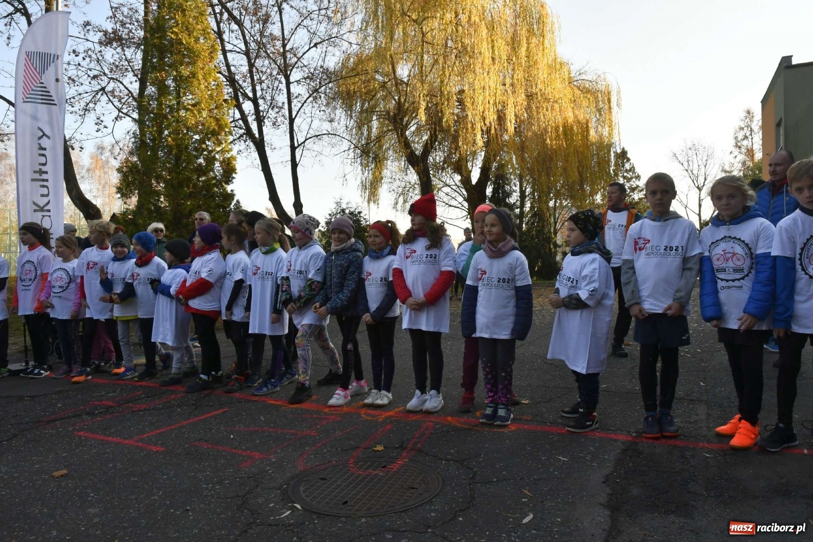 Zdjęcie w galerii na portalu naszraciborz.pl: Bieg Niepodległości w Kuźni Raciborskiej. Rodzinnie i patriotycznie [FOTO i WIDEO] wiadomości z regionu