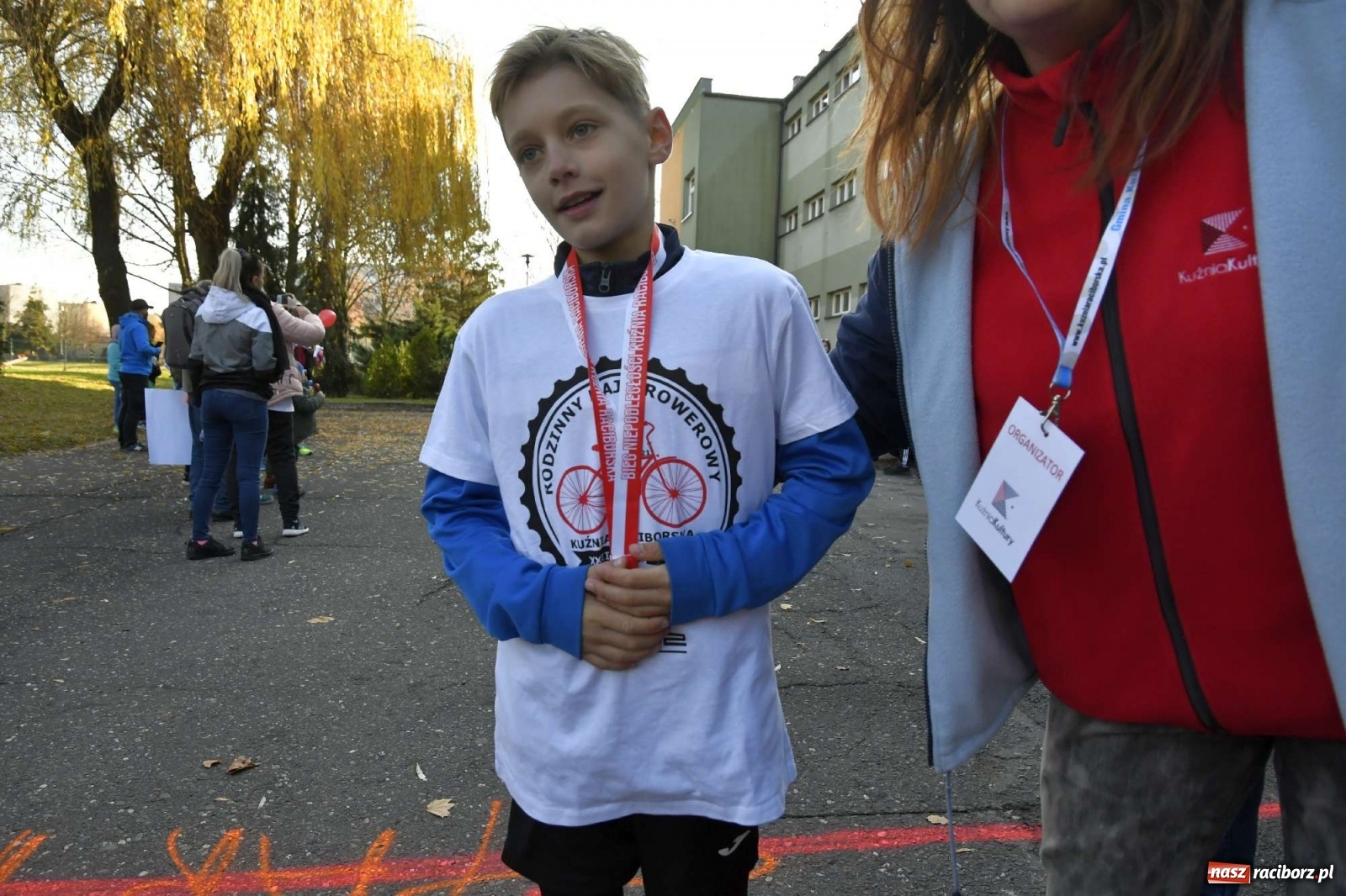 Zdjęcie w galerii na portalu naszraciborz.pl: Bieg Niepodległości w Kuźni Raciborskiej. Rodzinnie i patriotycznie [FOTO i WIDEO] wiadomości z regionu