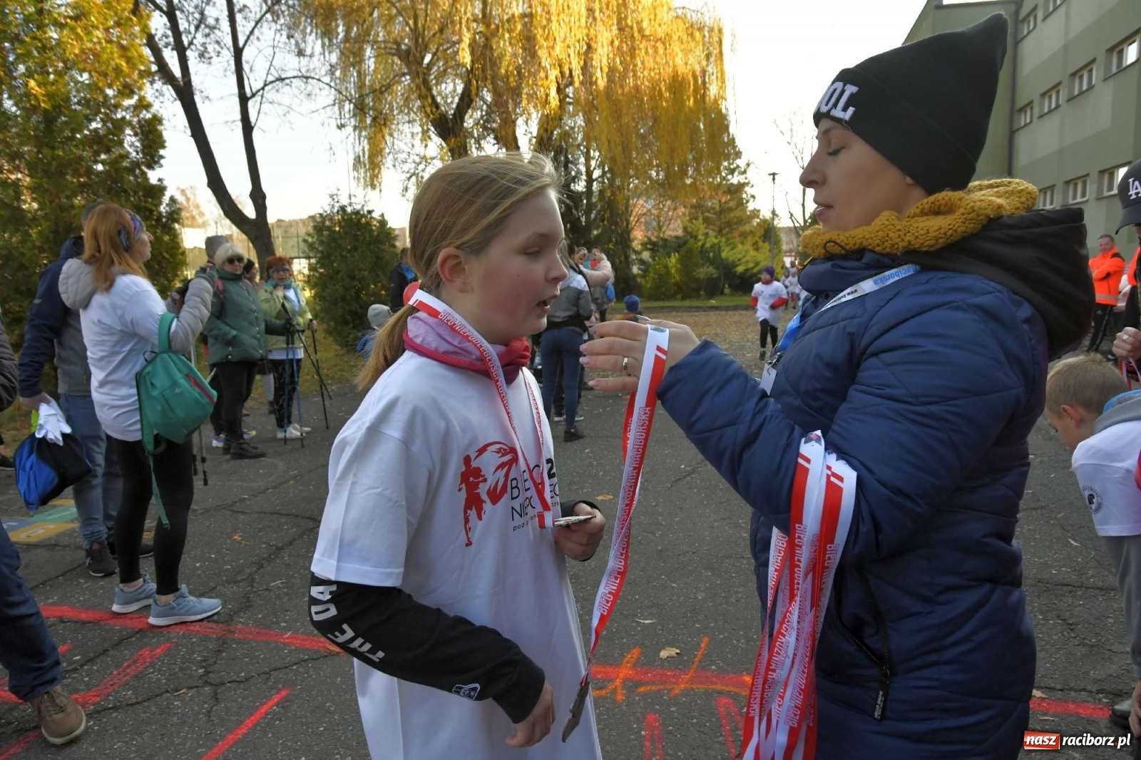 Zdjęcie w galerii na portalu naszraciborz.pl: Bieg Niepodległości w Kuźni Raciborskiej. Rodzinnie i patriotycznie [FOTO i WIDEO] wiadomości z regionu