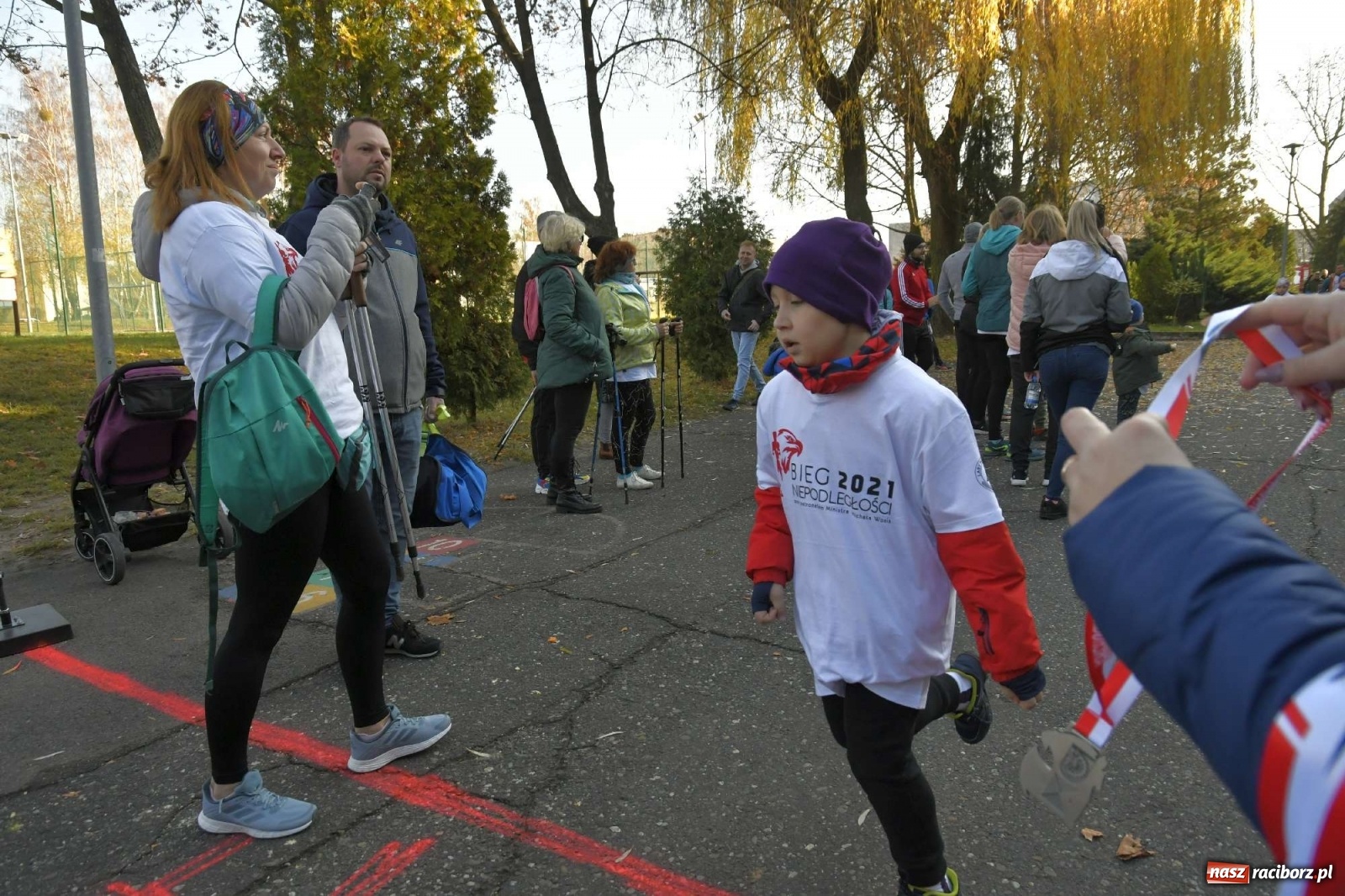 Zdjęcie w galerii na portalu naszraciborz.pl: Bieg Niepodległości w Kuźni Raciborskiej. Rodzinnie i patriotycznie [FOTO i WIDEO] wiadomości z regionu