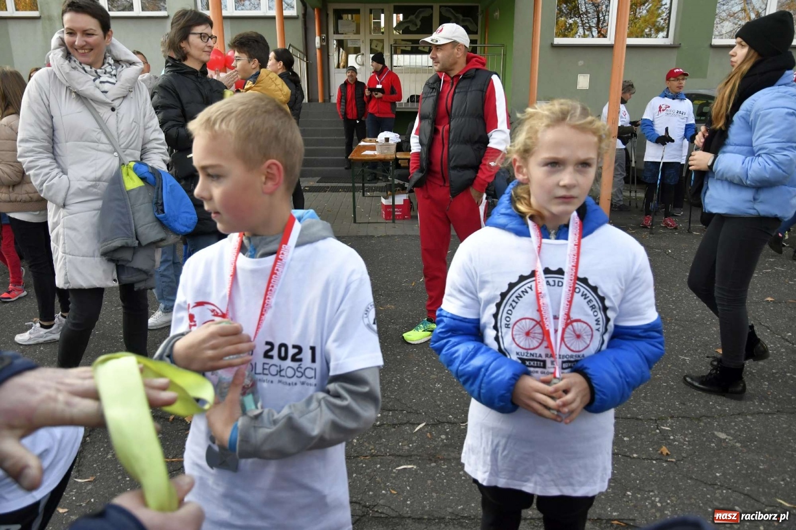 Zdjęcie w galerii na portalu naszraciborz.pl: Bieg Niepodległości w Kuźni Raciborskiej. Rodzinnie i patriotycznie [FOTO i WIDEO] wiadomości z regionu