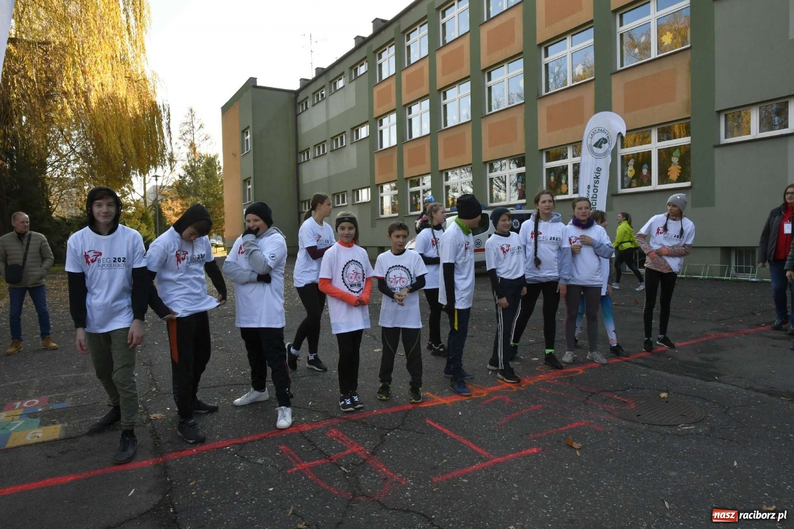 Zdjęcie w galerii na portalu naszraciborz.pl: Bieg Niepodległości w Kuźni Raciborskiej. Rodzinnie i patriotycznie [FOTO i WIDEO] wiadomości z regionu